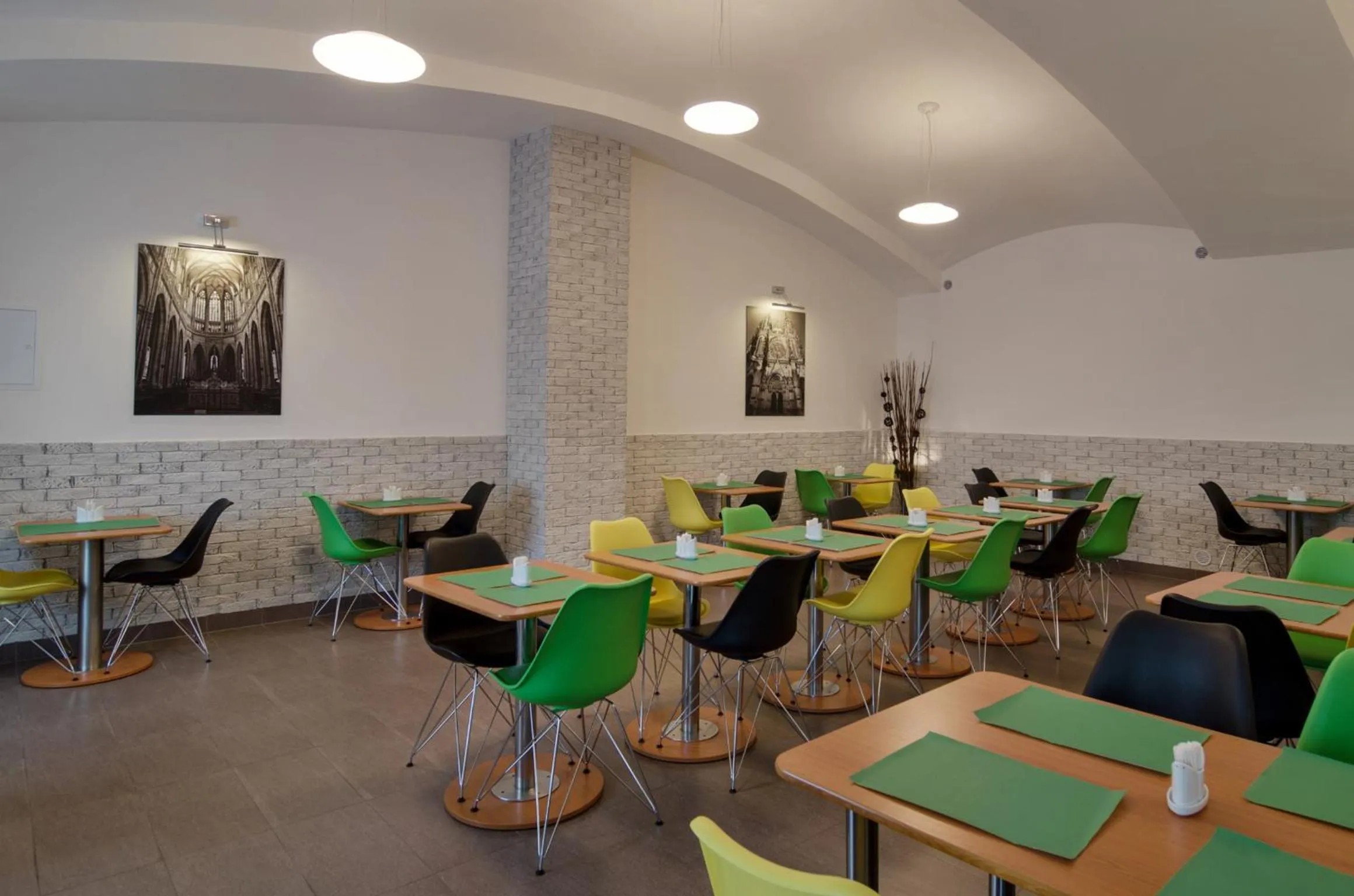 Restaurant/places to eat in Adeba Hotel