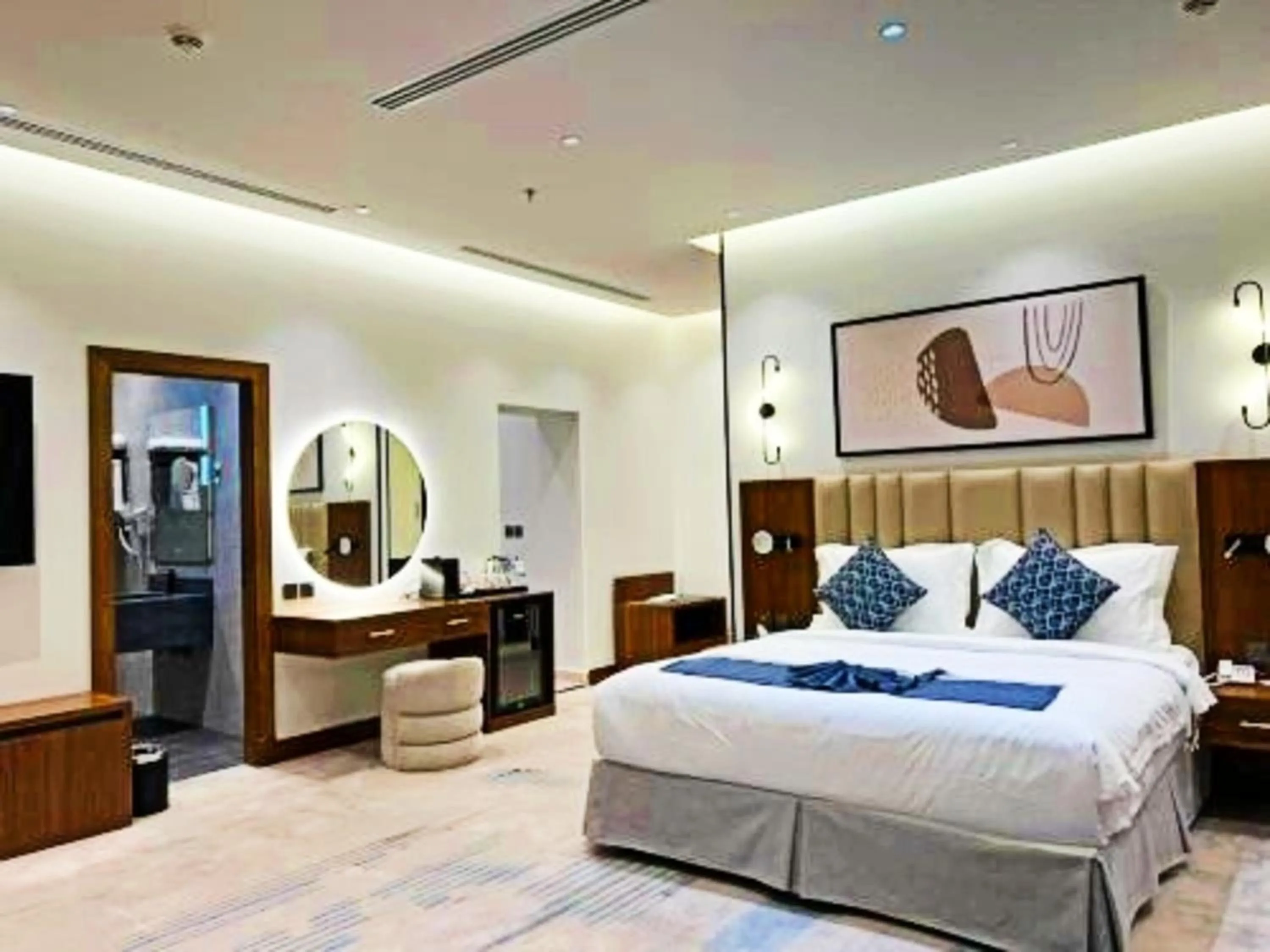 Photo of the whole room, Bed in Sunday Luxury Central formerly Anan hotel