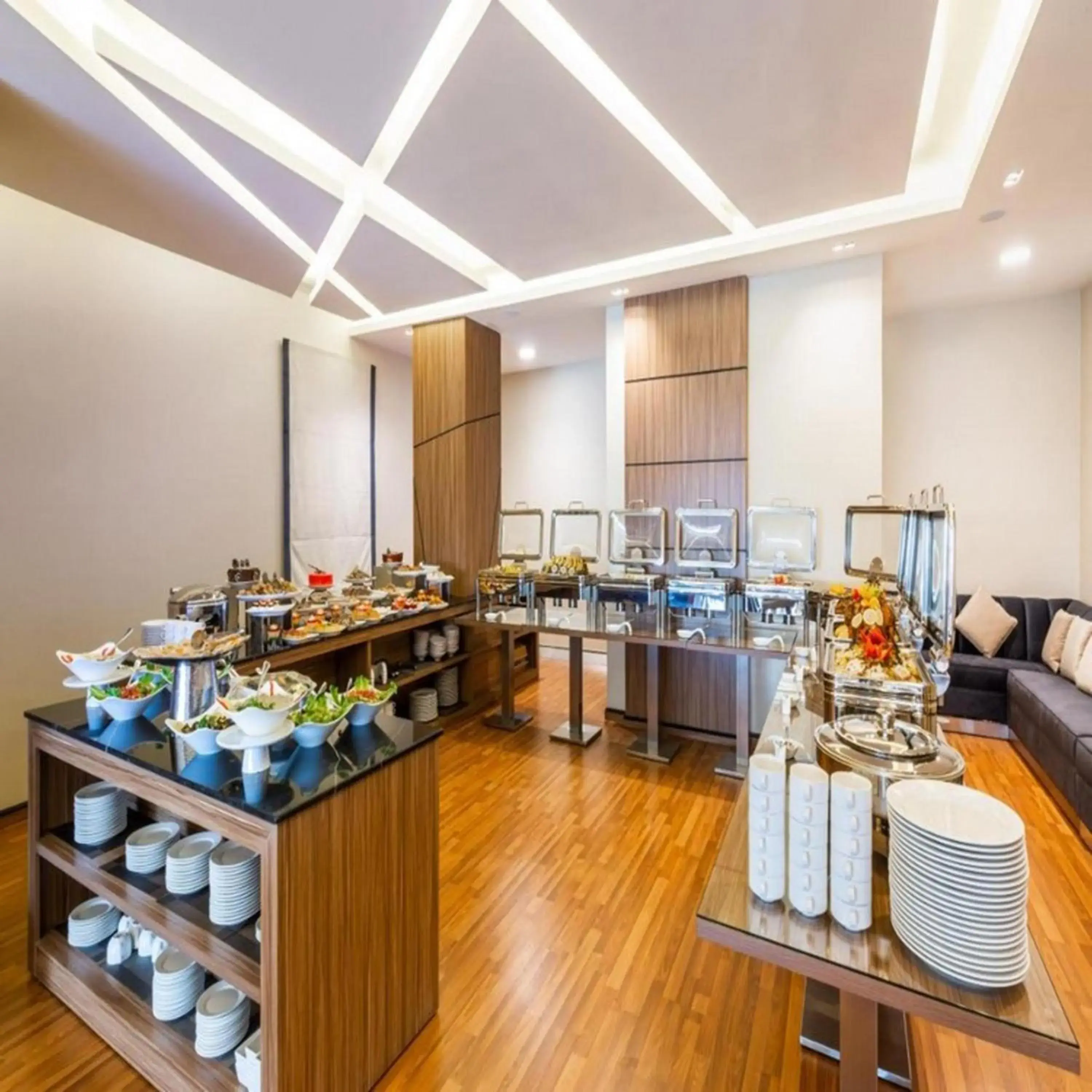 Restaurant/places to eat in Sunday Luxury Central formerly Anan hotel Restaurant/places to eat in Sunday Luxury Central formerly Anan hotel