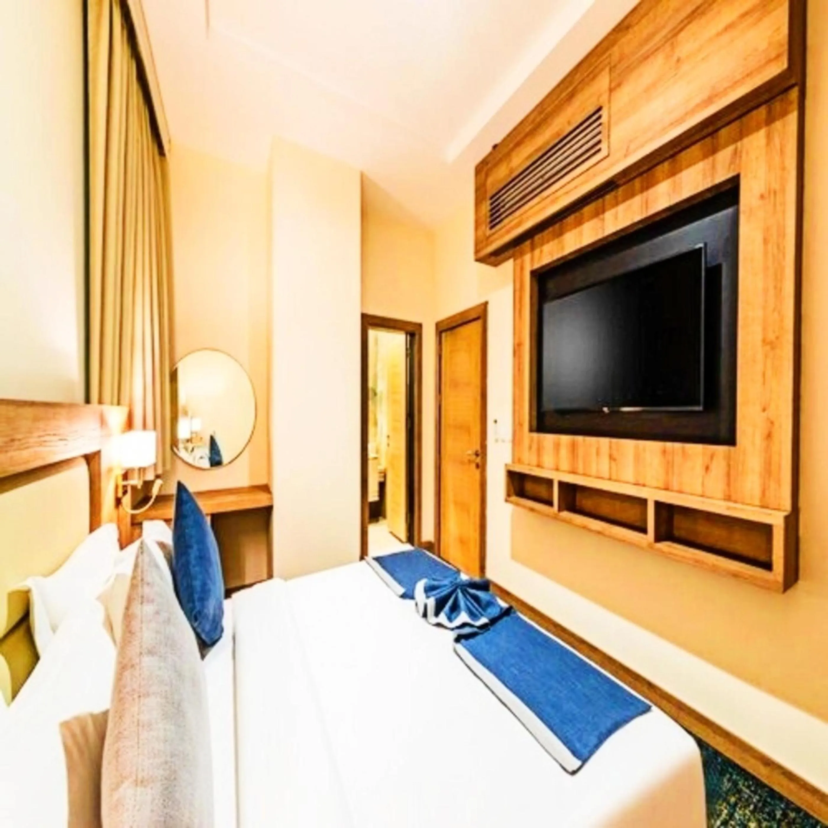 Photo of the whole room, Bed in Sunday Luxury Central formerly Anan hotel