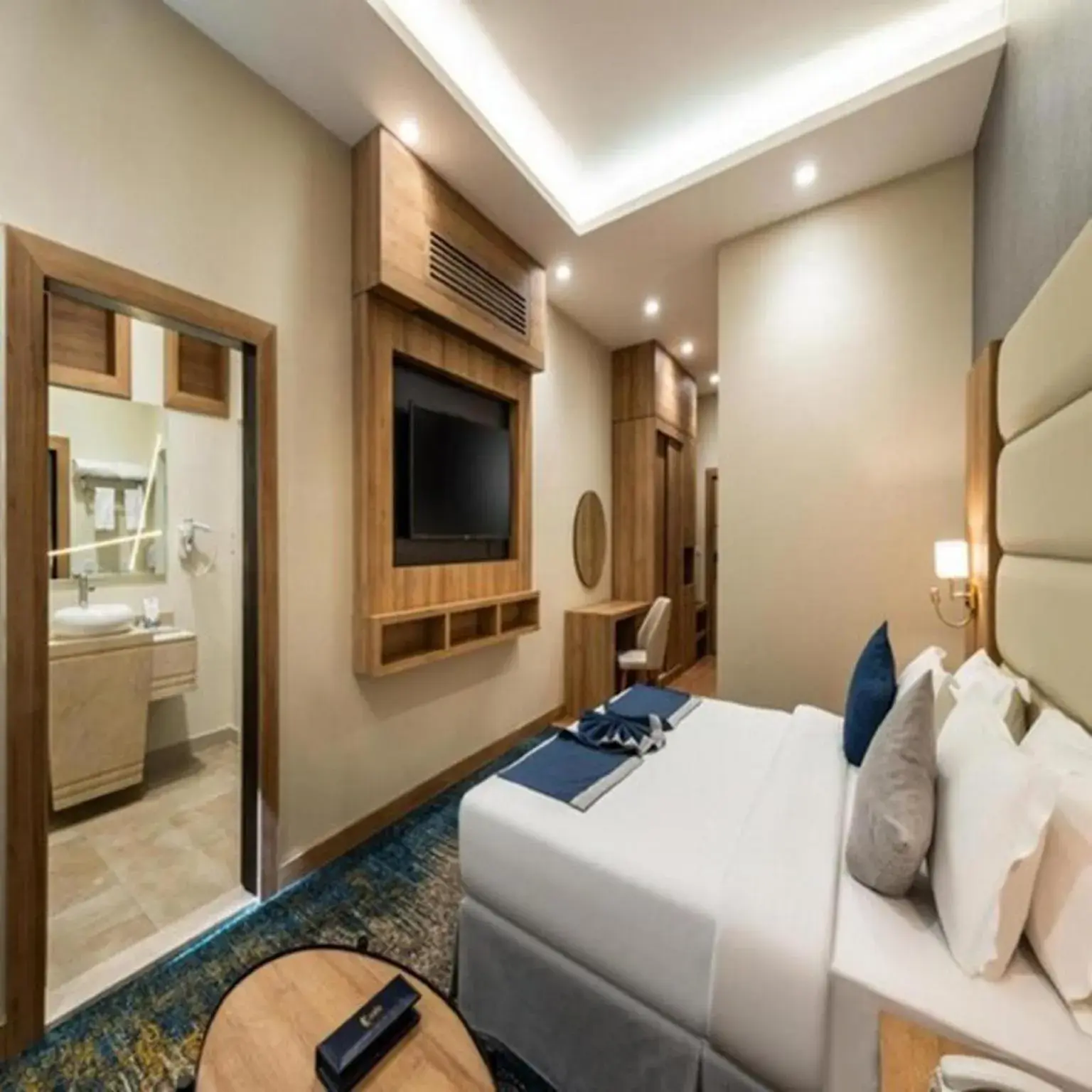 TV and multimedia, Bed in Sunday Luxury Central formerly Anan hotel TV and multimedia, Bed in Sunday Luxury Central formerly Anan hotel