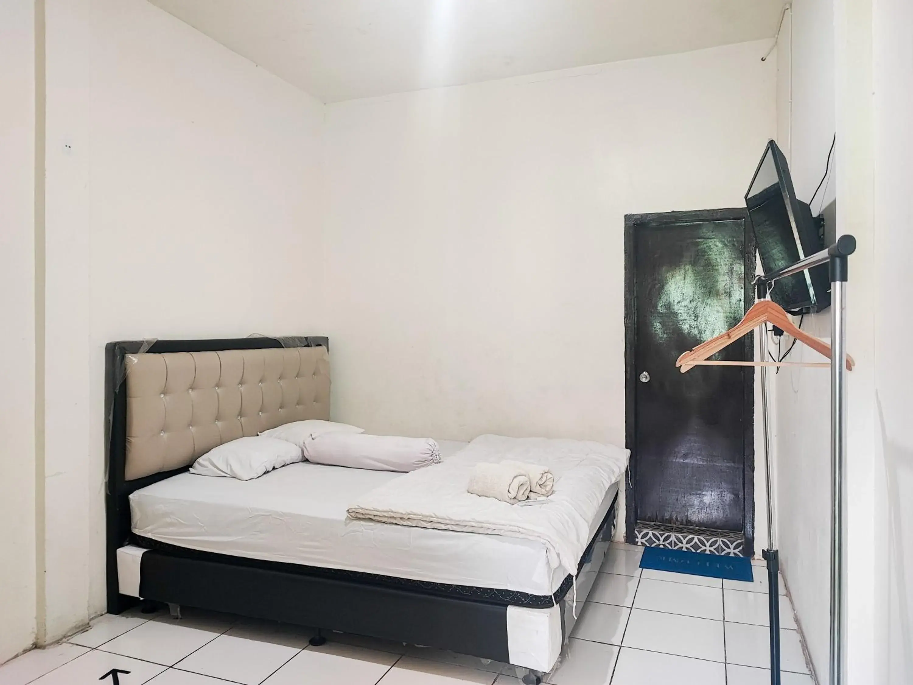 Deluxe Room in RedDoorz Syariah @ Jalan Jendral Sudirman Jambi Deluxe Room in RedDoorz Syariah @ Jalan Jendral Sudirman Jambi