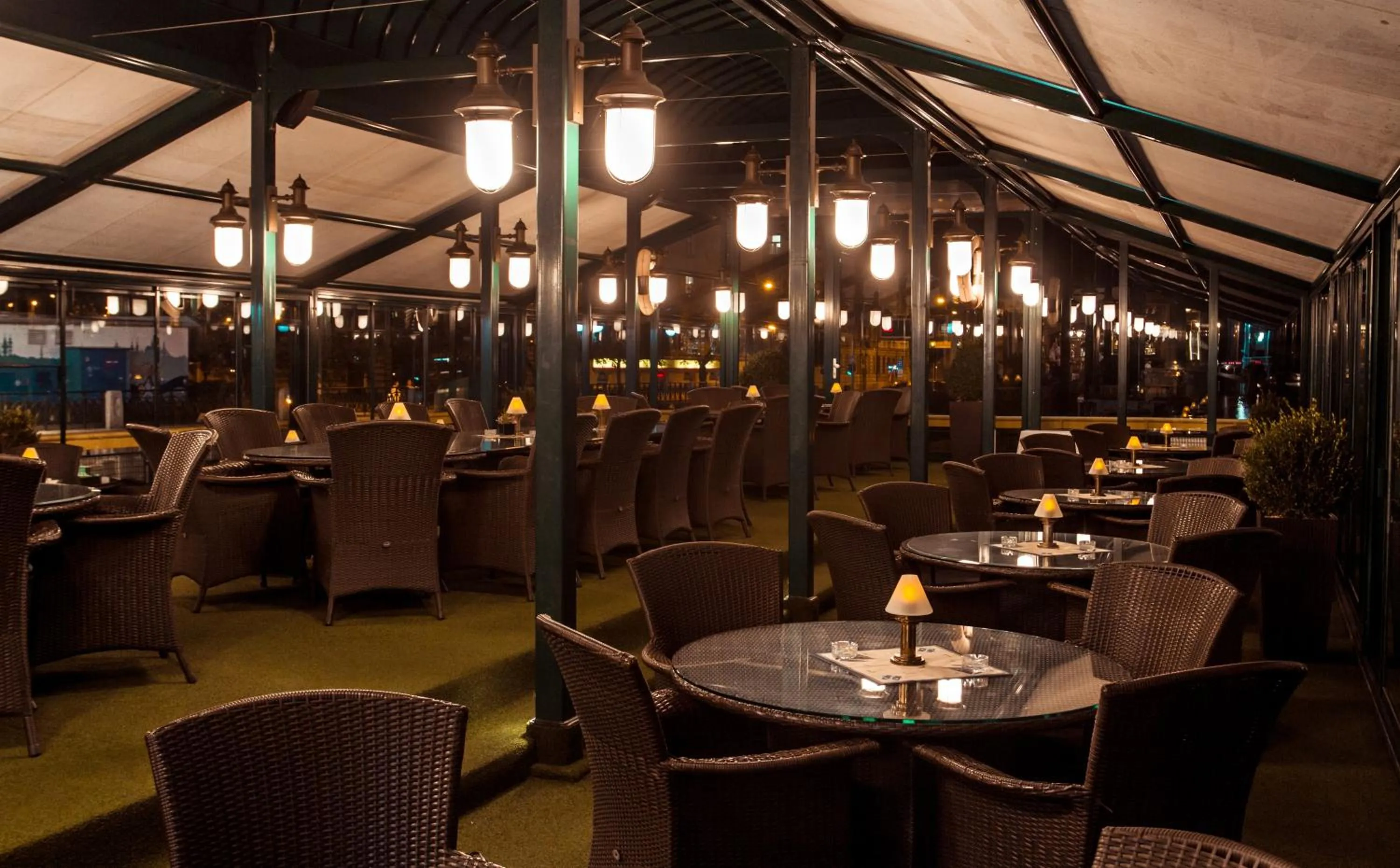 Restaurant/places to eat in Admiral Botel