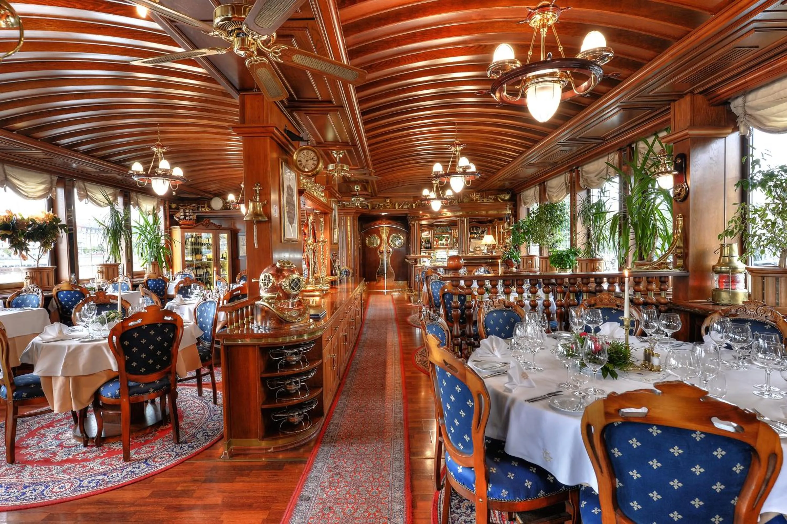 Restaurant/places to eat in Admiral Botel