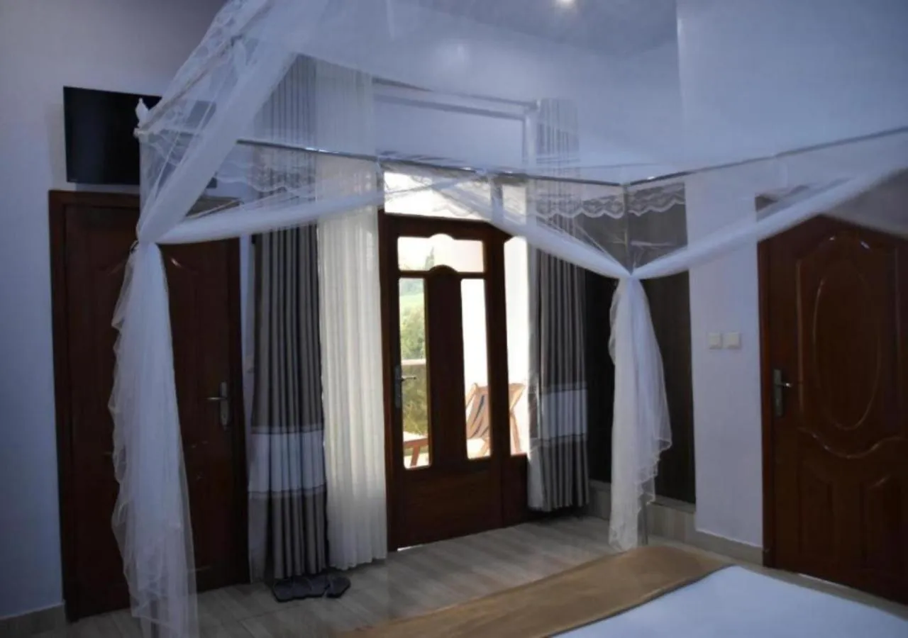 Bedroom in Chimpanzee Lodge