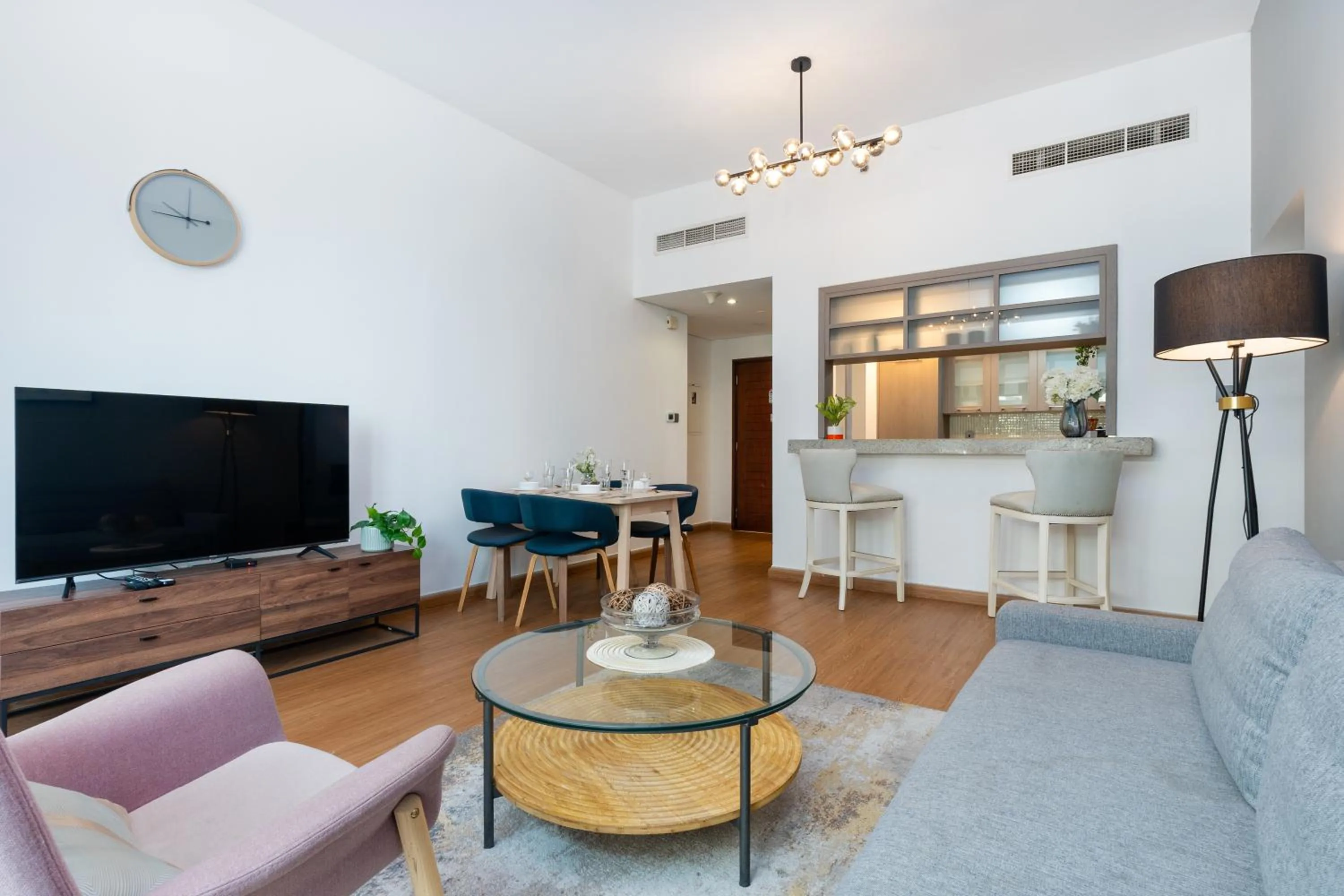 White Sage - Fountain View Stylish Apt With Spacious Terrace