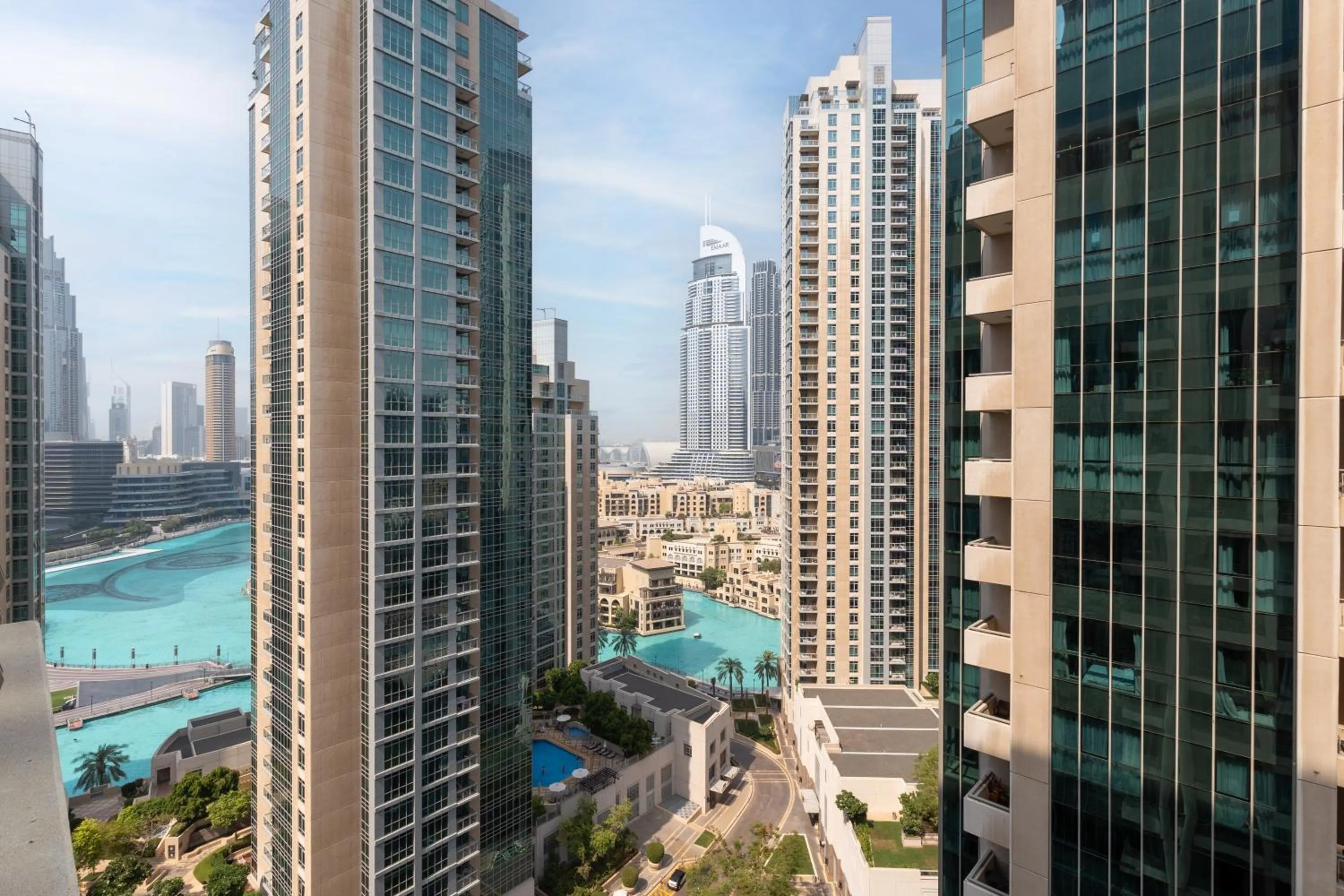 White Sage - Fountain View Stylish Apt With Spacious Terrace