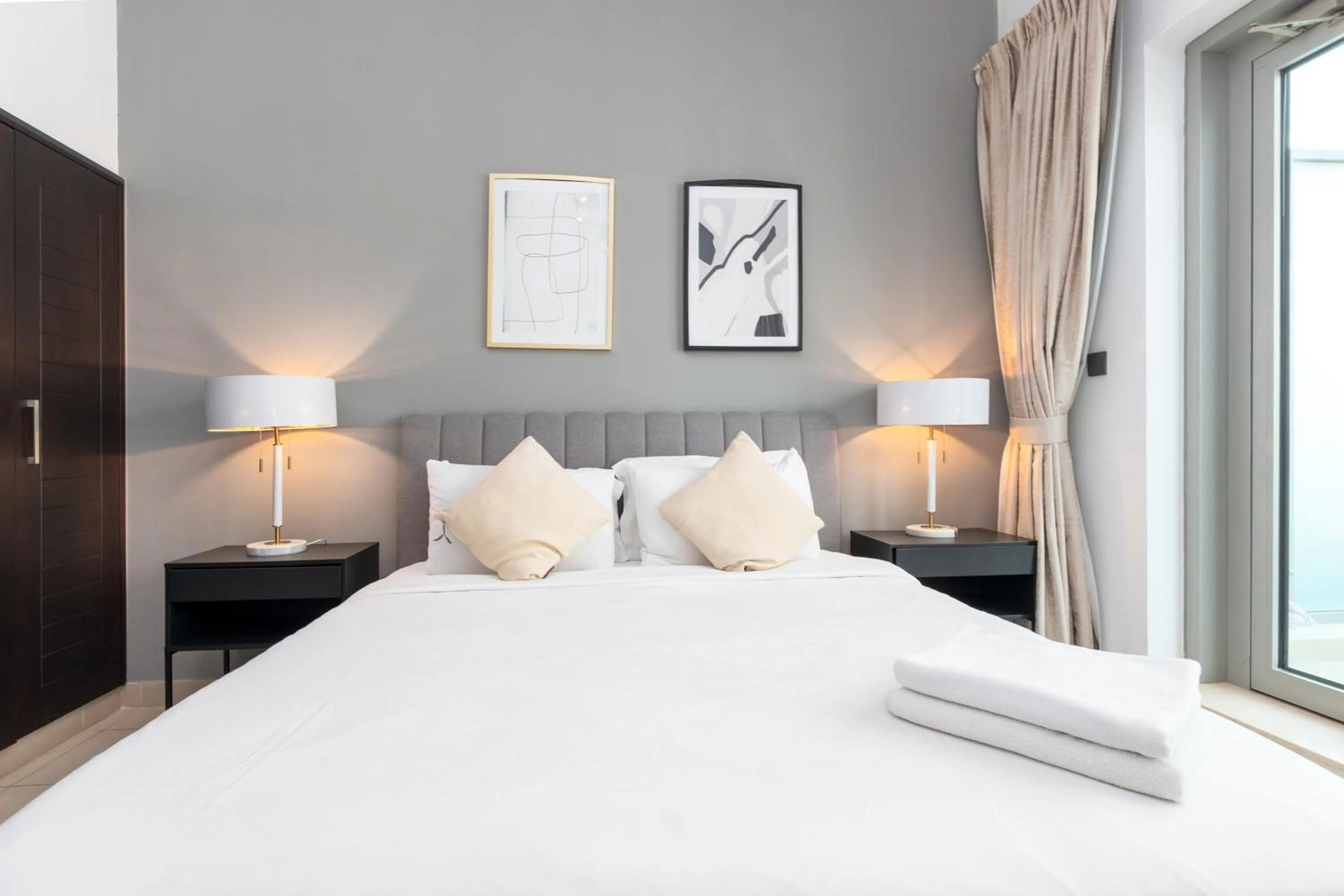 White Sage - Fountain View Stylish Apt With Spacious Terrace