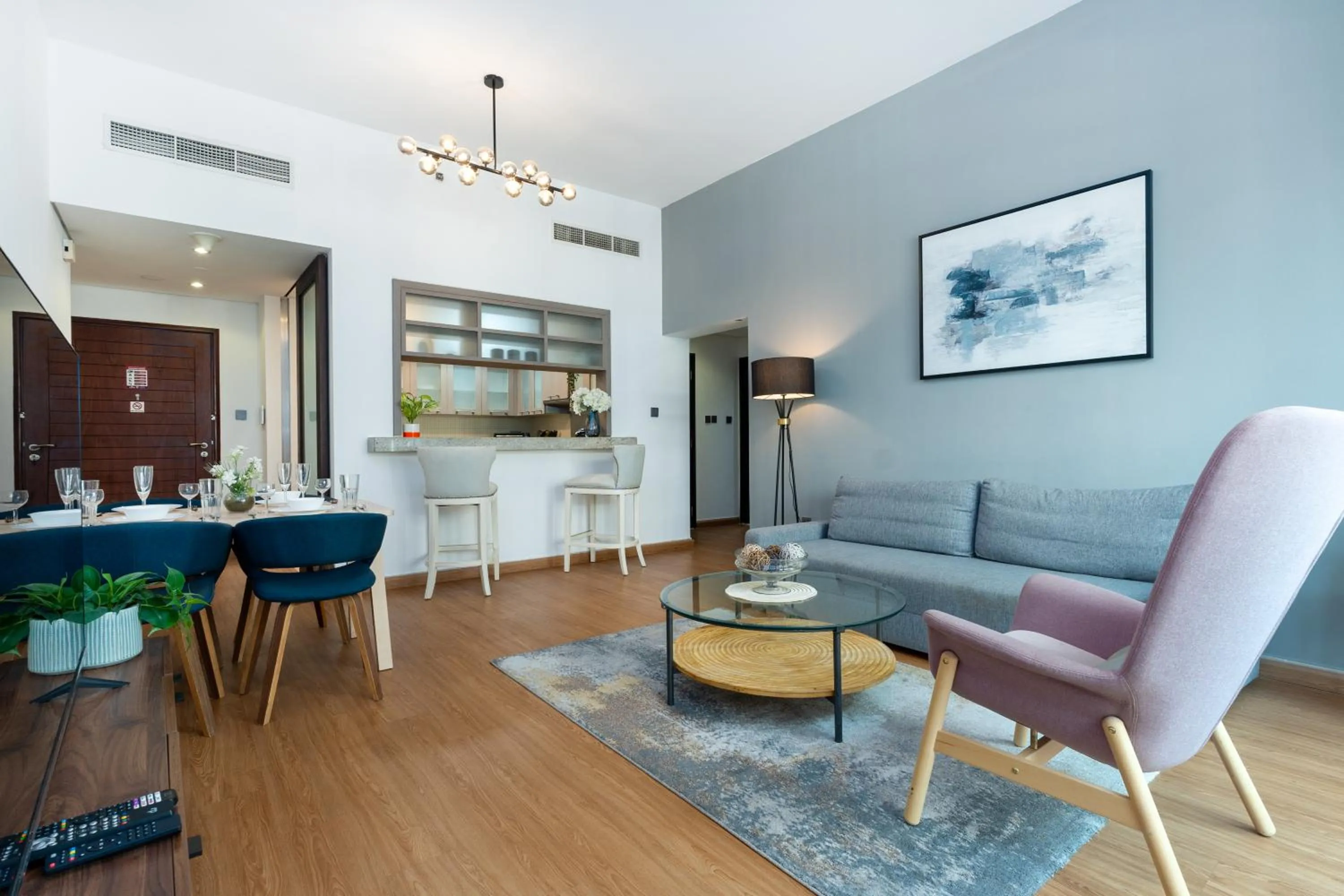 White Sage - Fountain View Stylish Apt With Spacious Terrace