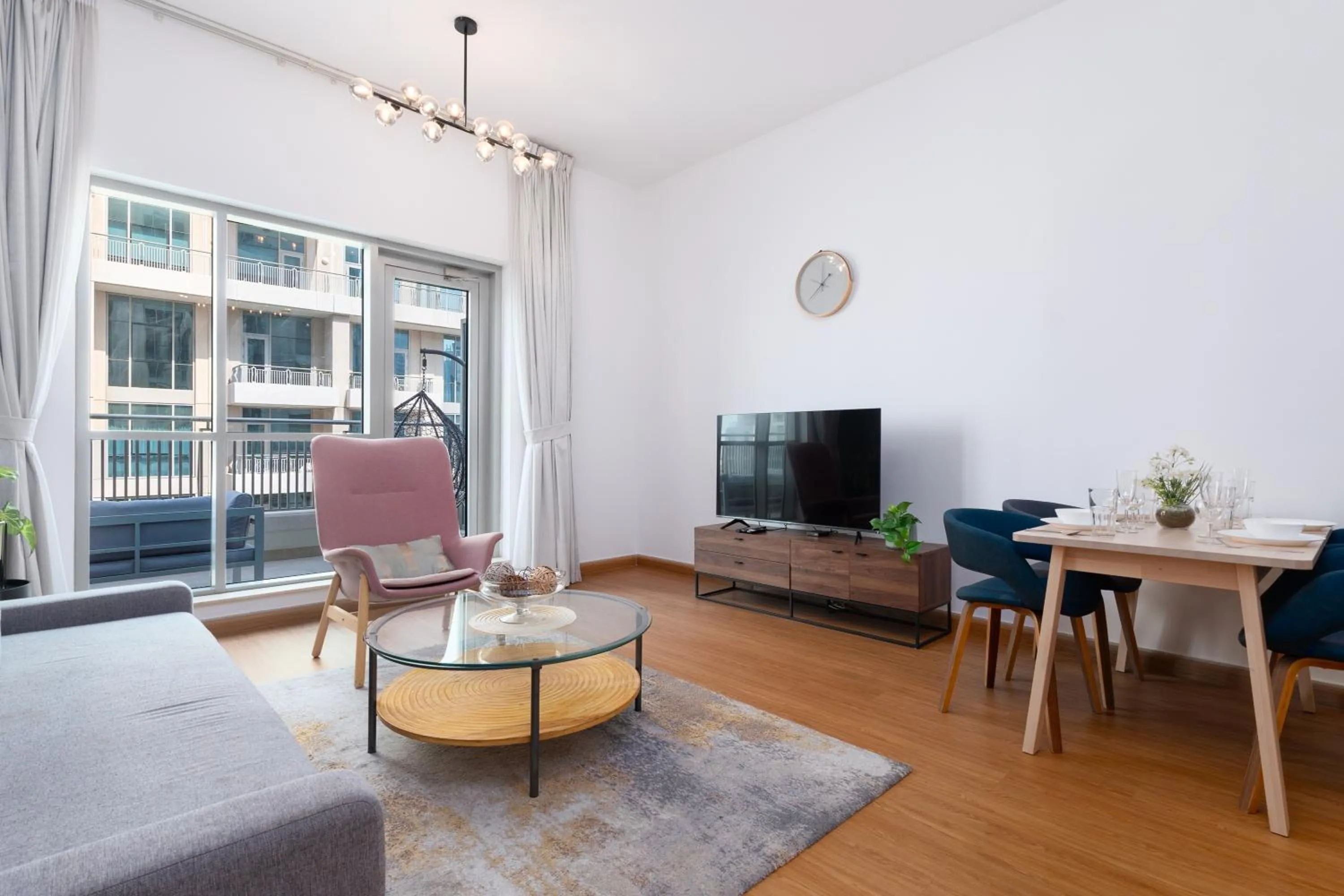 White Sage - Fountain View Stylish Apt With Spacious Terrace