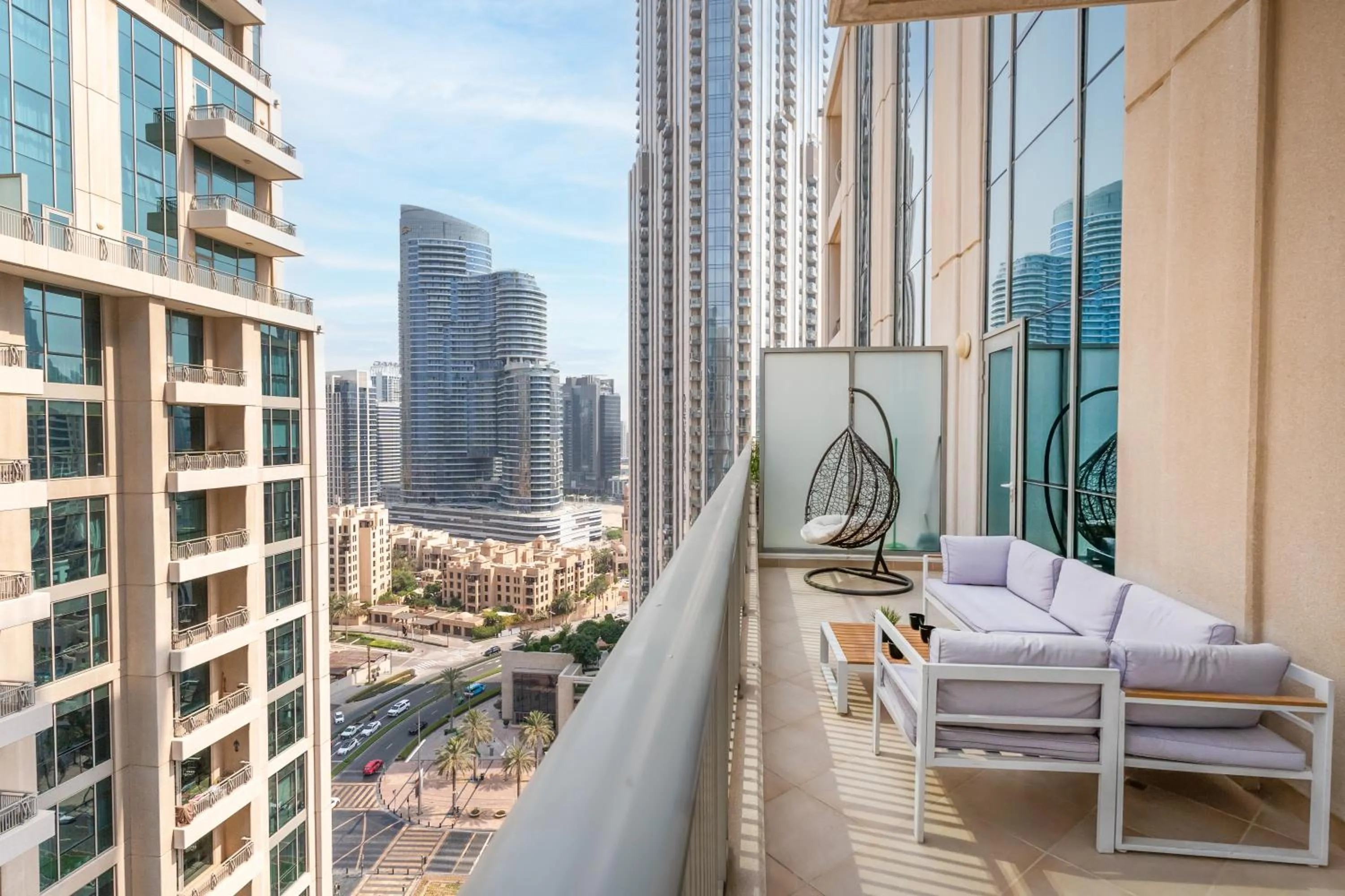 White Sage - Fountain View Stylish Apt With Spacious Terrace