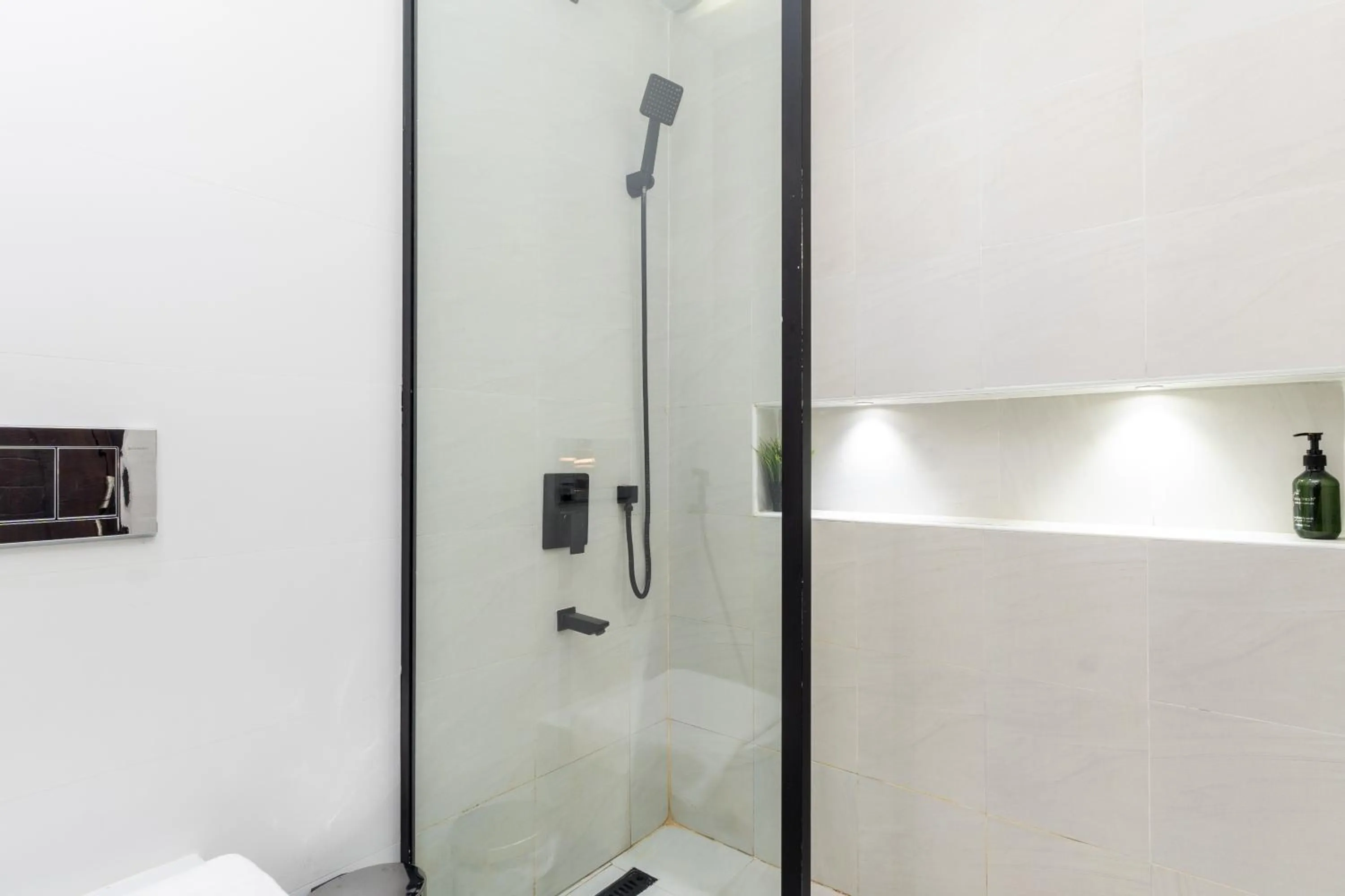 White Sage - Fountain View Stylish Apt With Spacious Terrace