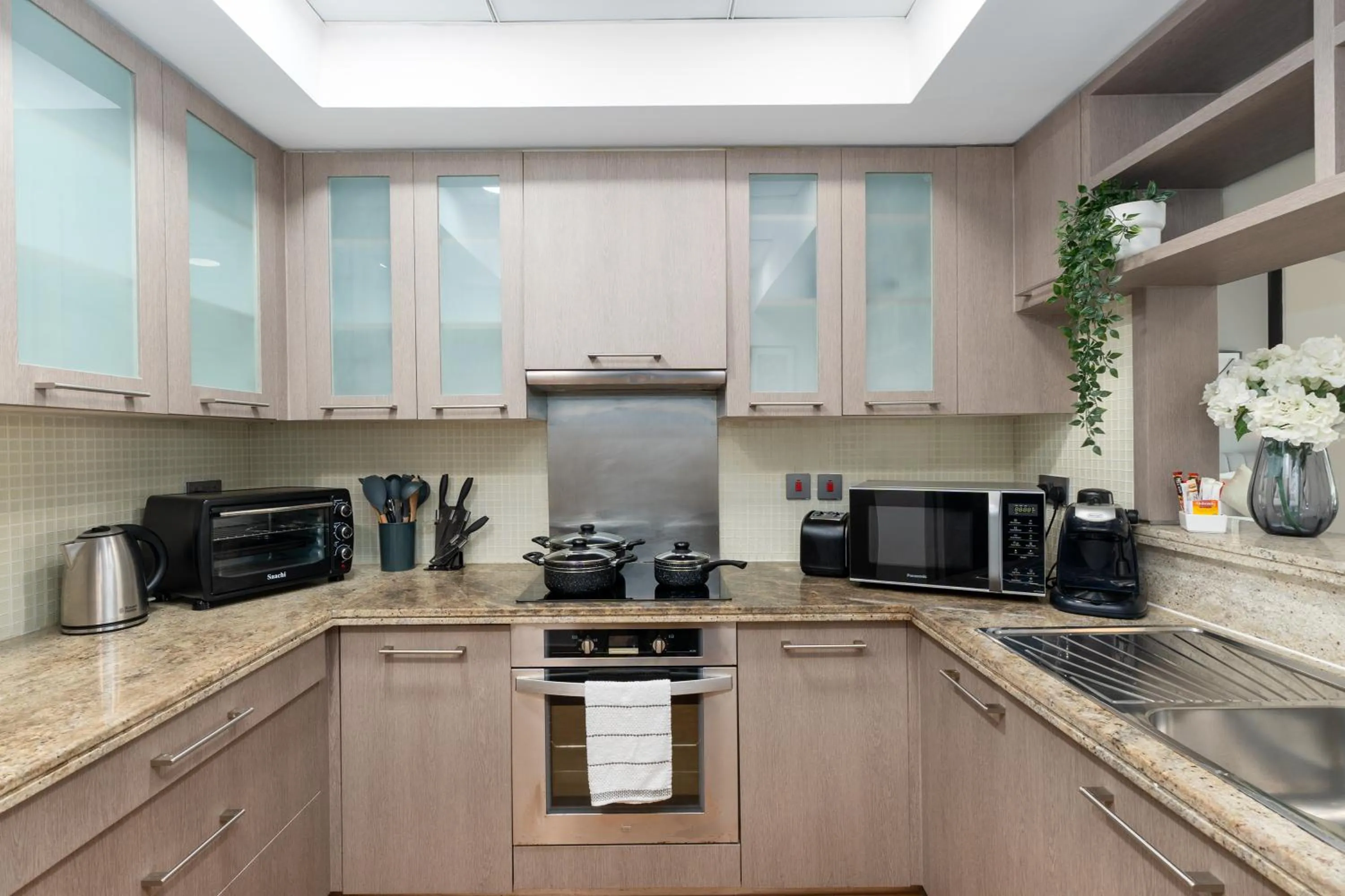 White Sage - Fountain View Stylish Apt With Spacious Terrace