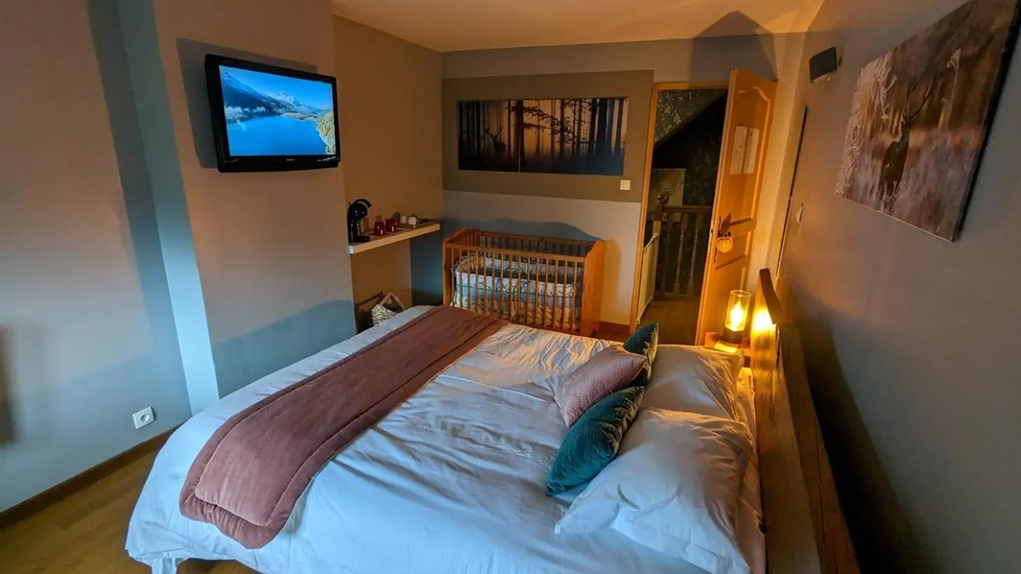 Bedroom, Bed in Au repos de la licorne