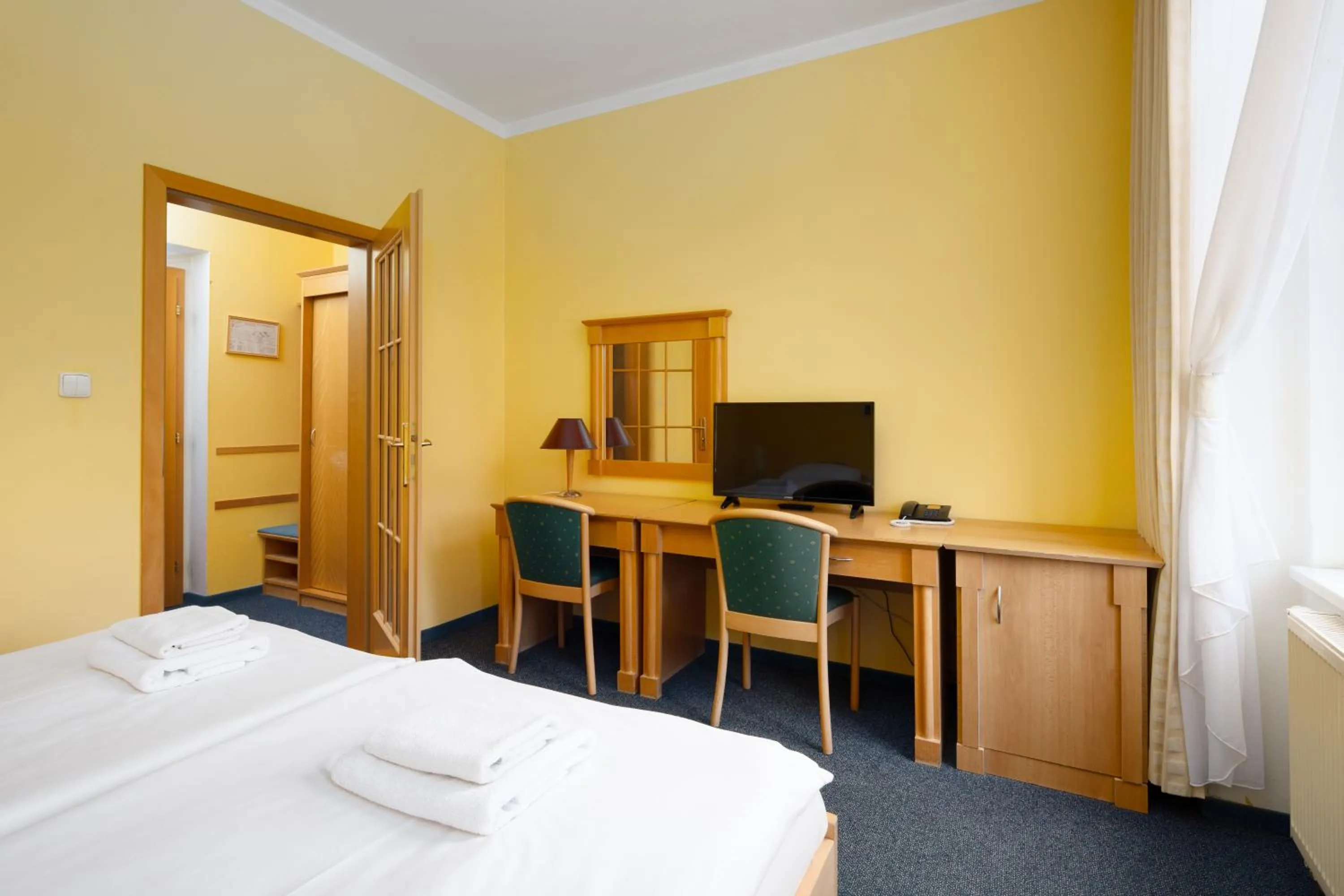 Seating area, Bed in Wellness Hotel Jean De Carro