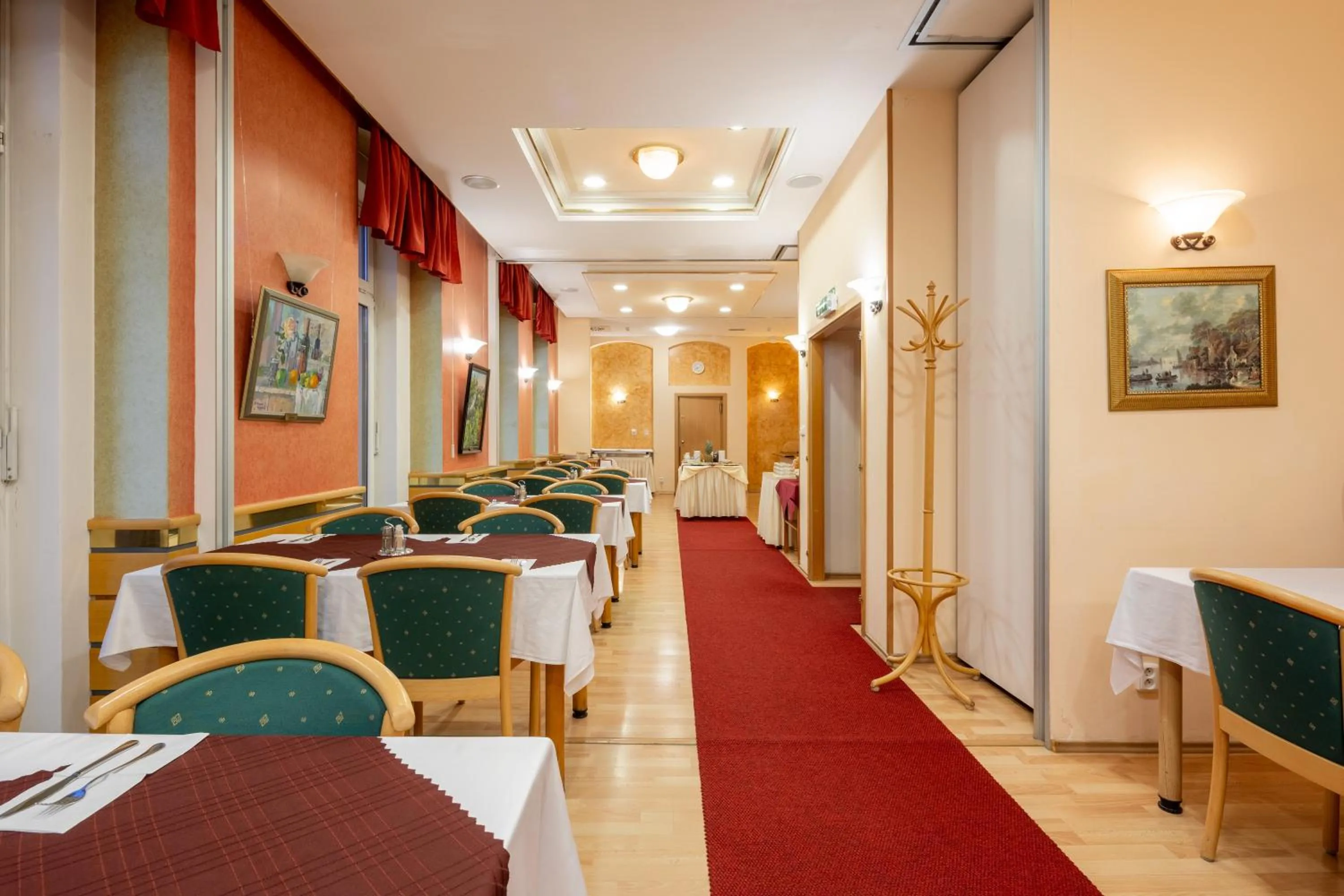 Restaurant/places to eat in Wellness Hotel Jean De Carro