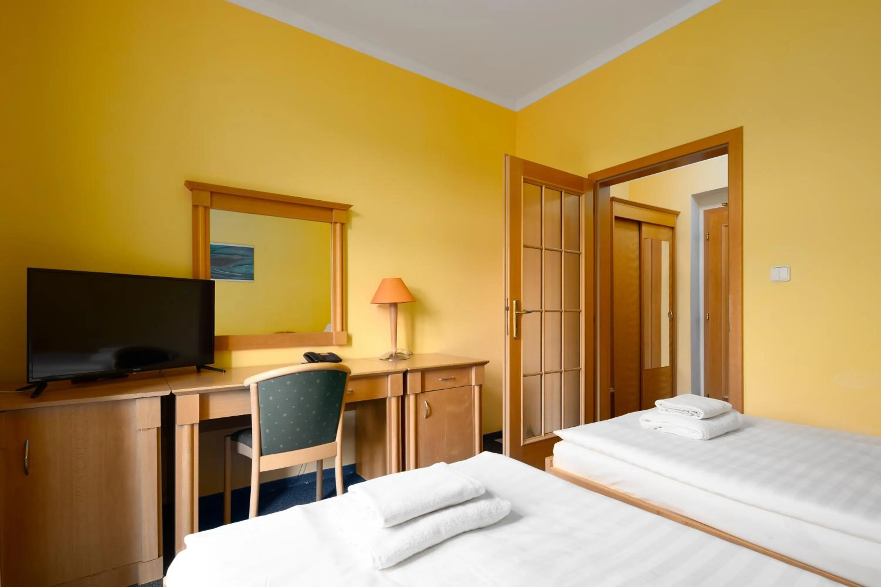 Seating area, Bed in Wellness Hotel Jean De Carro