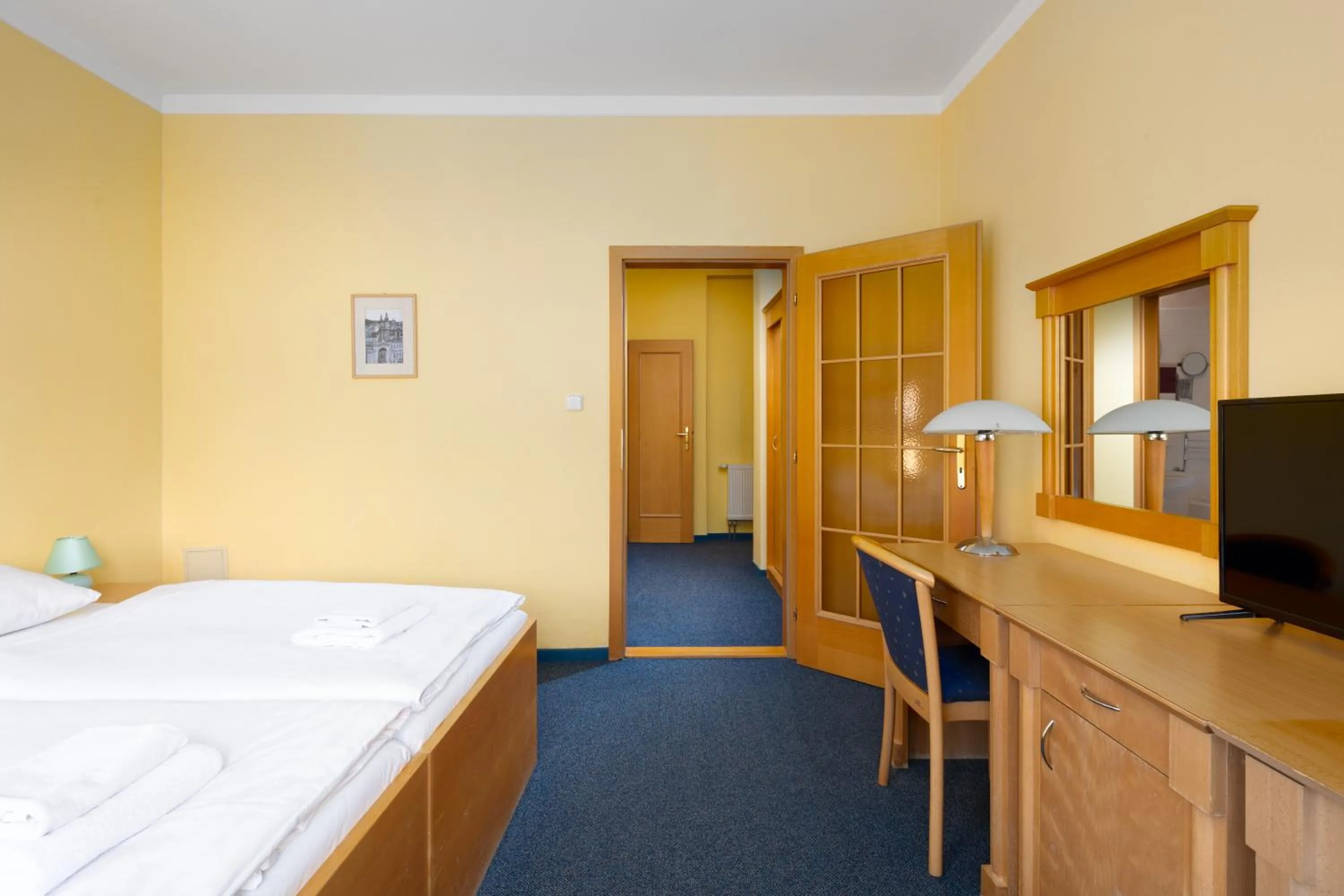 Area and facilities, Bed in Wellness Hotel Jean De Carro