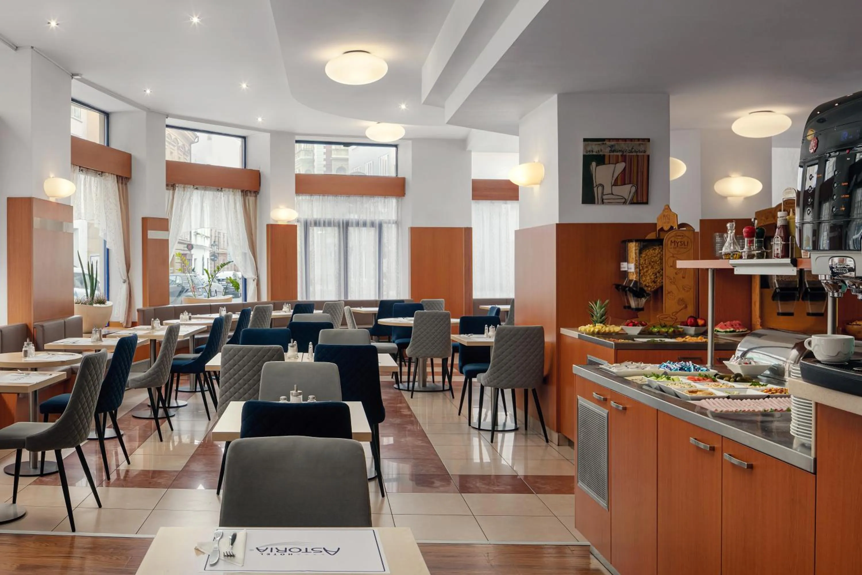 Restaurant/places to eat in Astoria Hotel