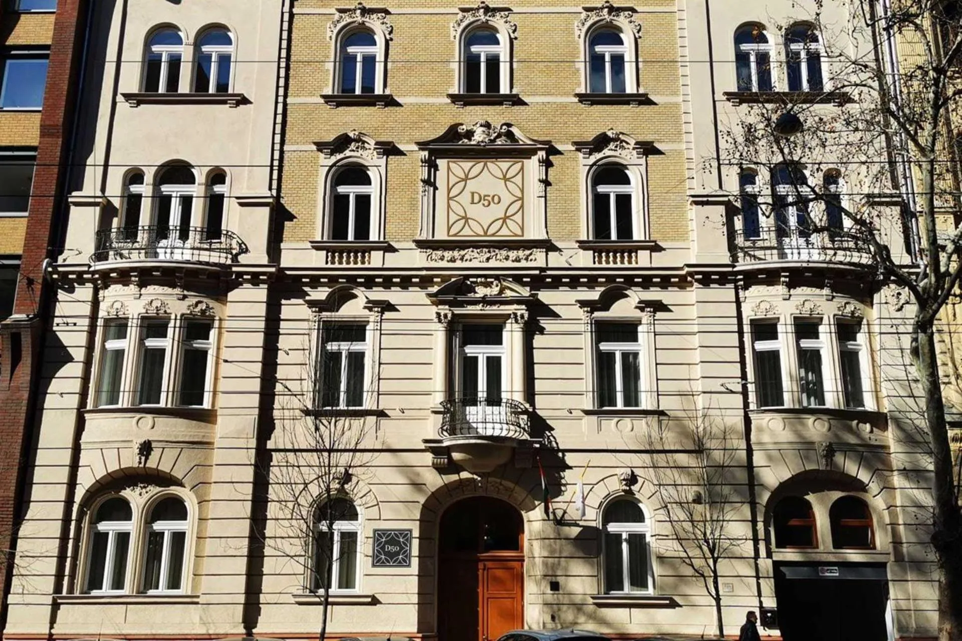 Facade/entrance in D50 Hotel