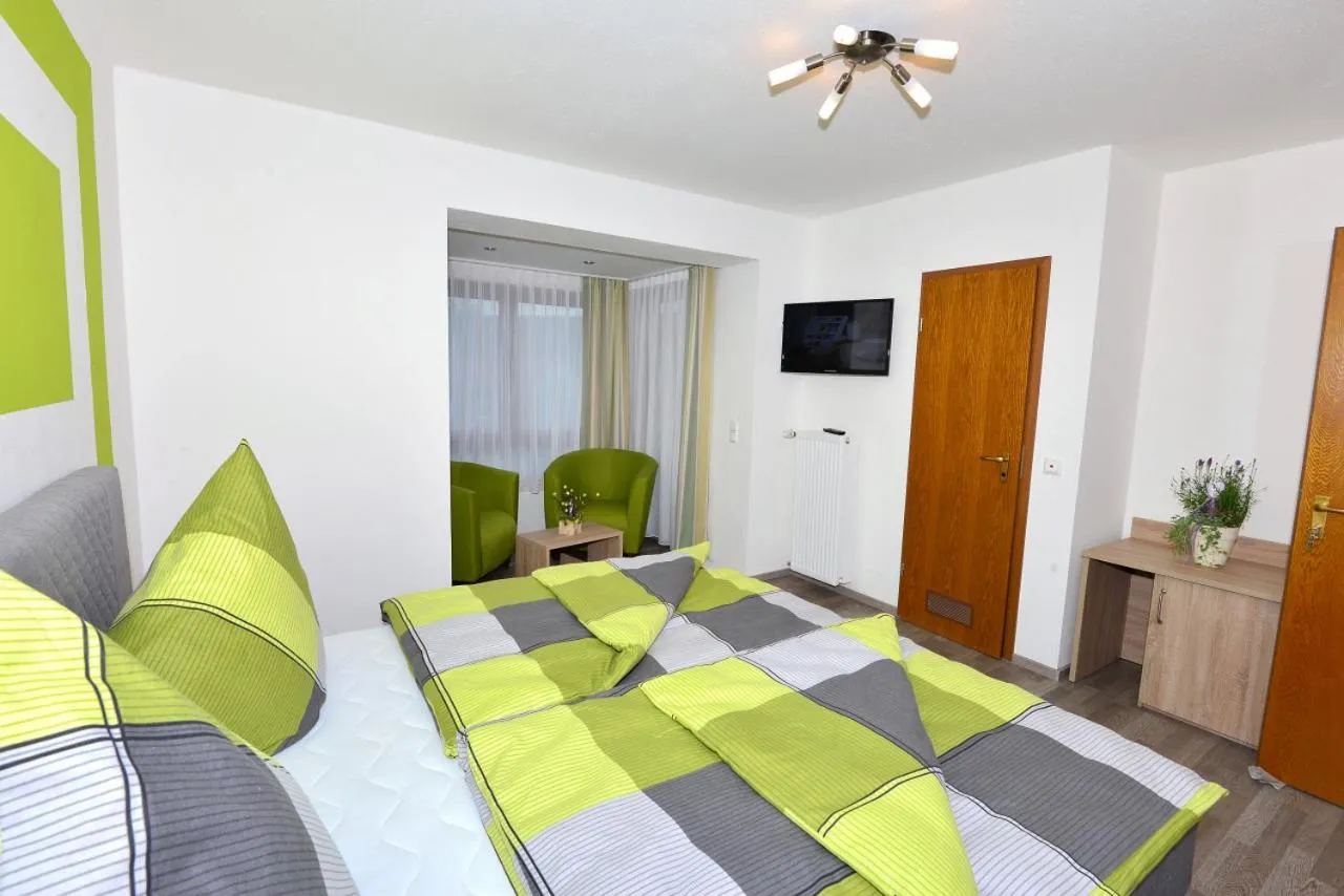 Staff, Bed in Das Arni´s