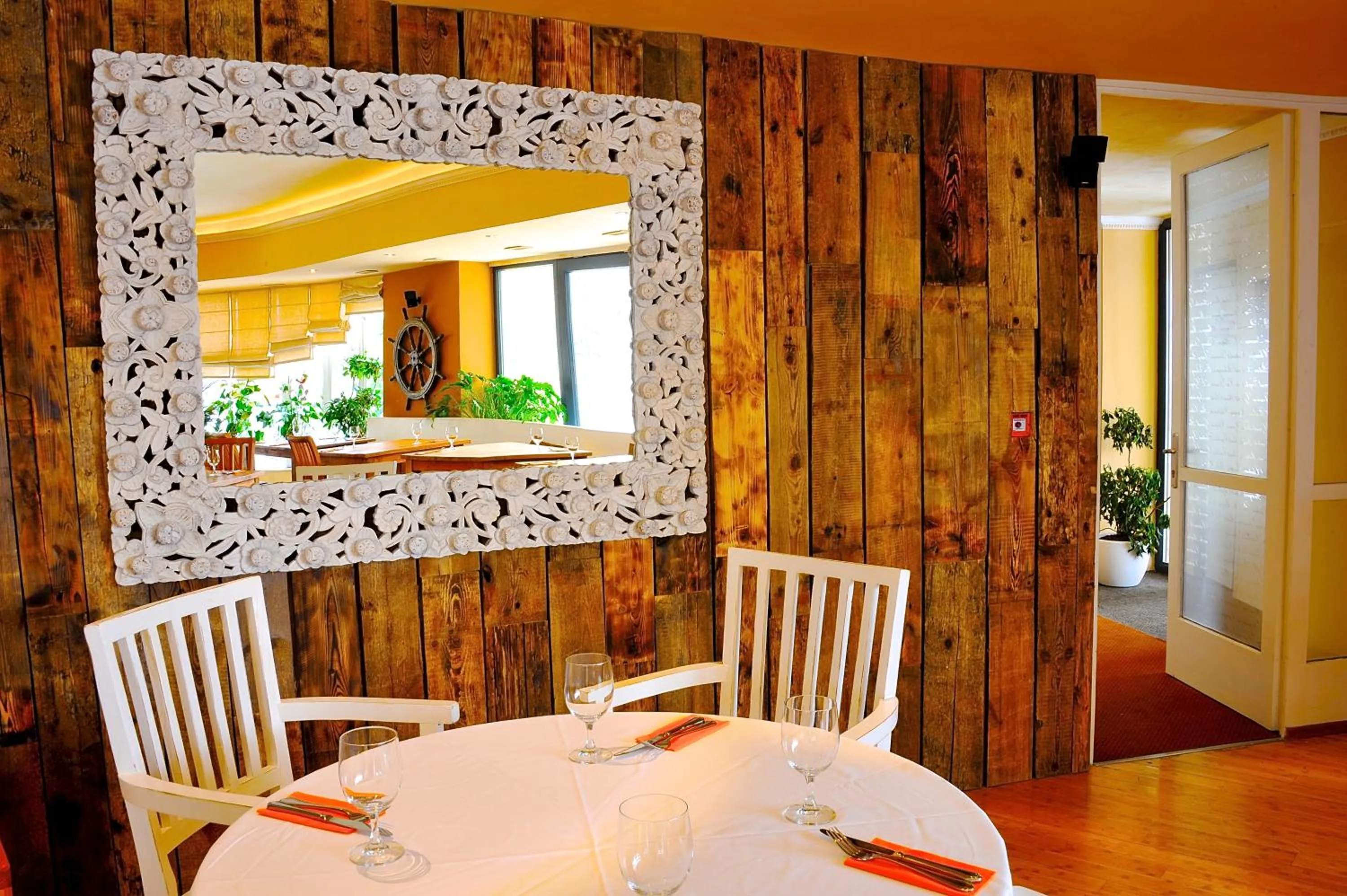 Restaurant/places to eat in Villa St. Tropez