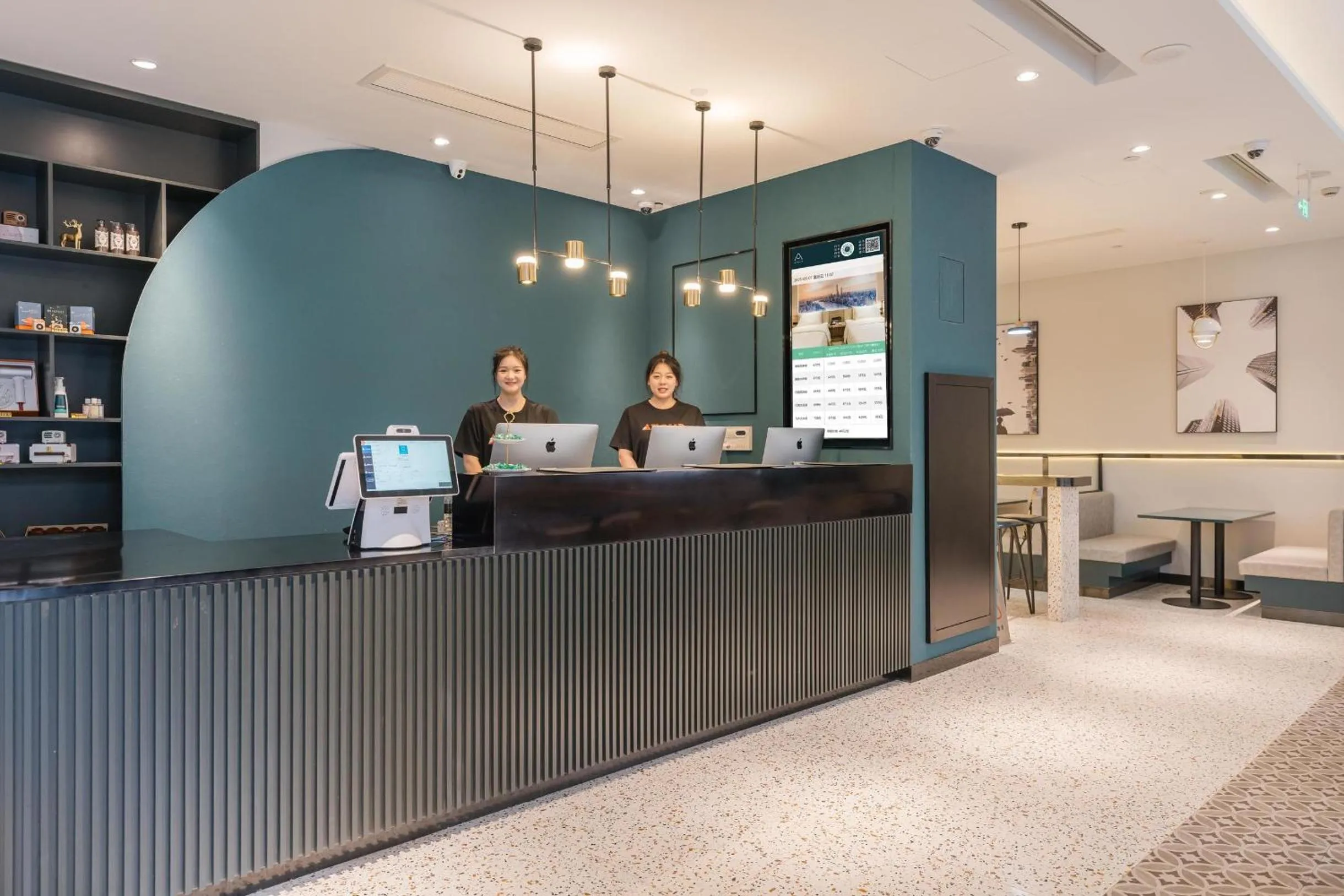 Lobby or reception in Atour X Shanghai Jing'an huashanlu Temple