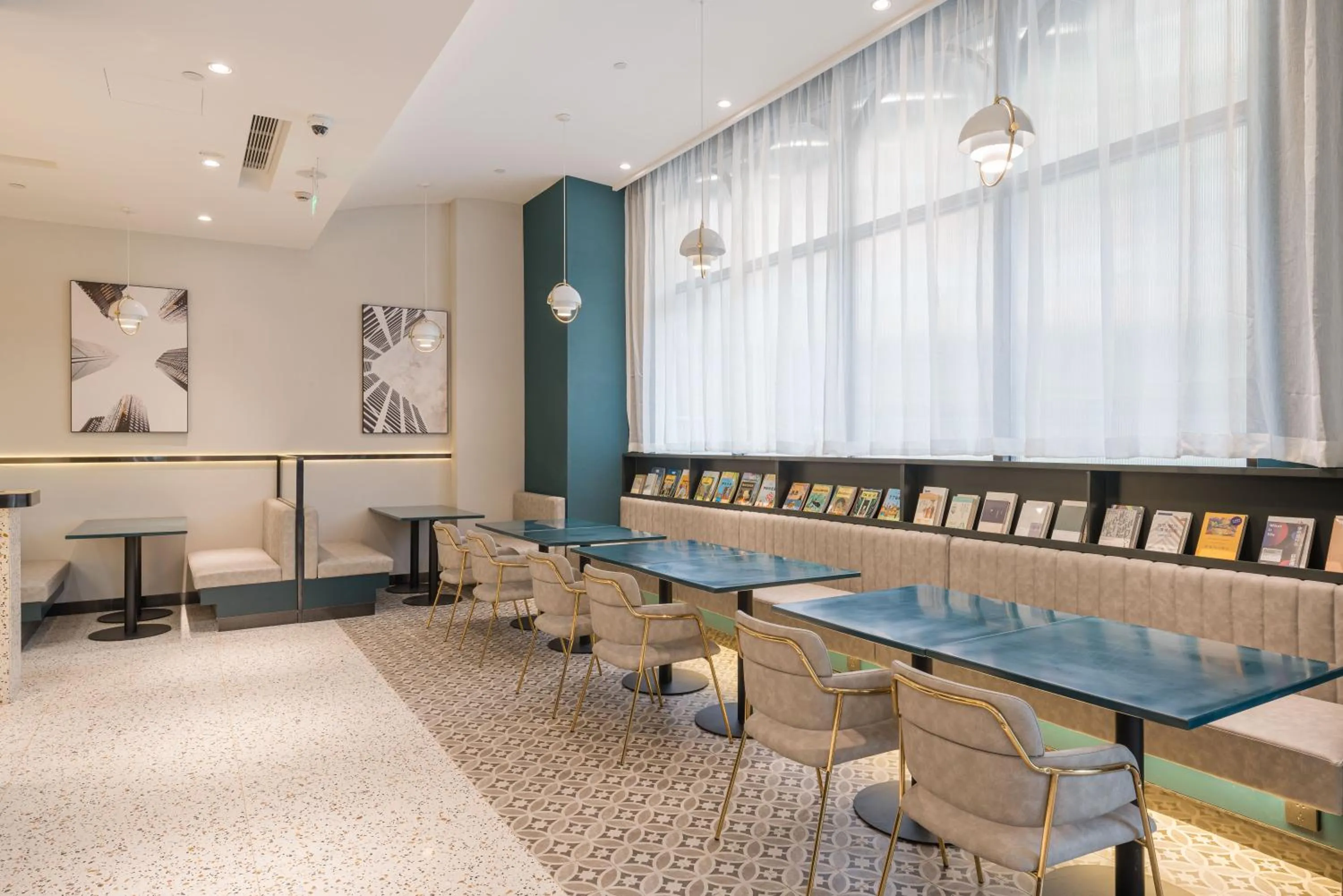 Seating area in Atour X Shanghai Jing'an huashanlu Temple