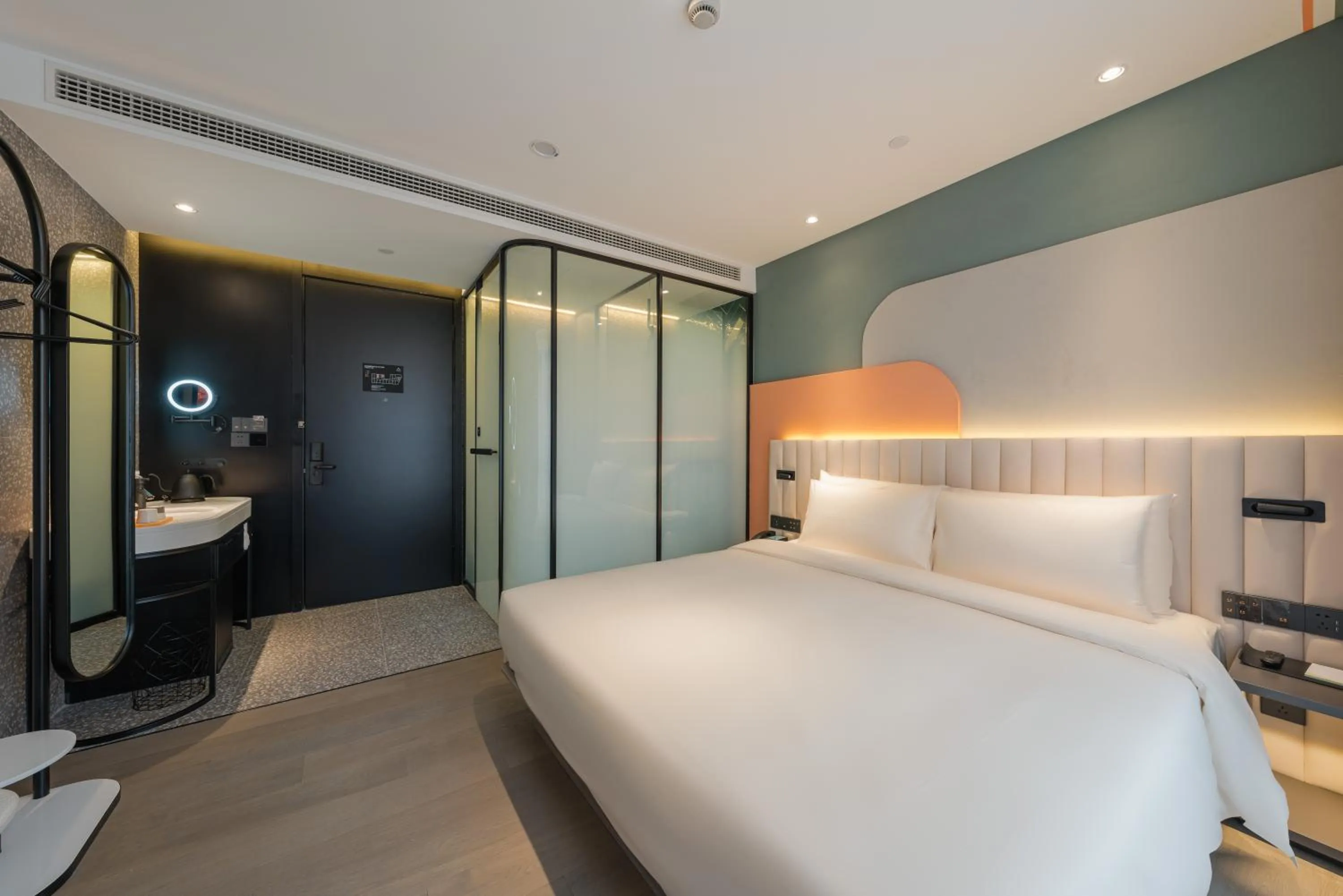 Bed in Atour X Shanghai Jing'an huashanlu Temple