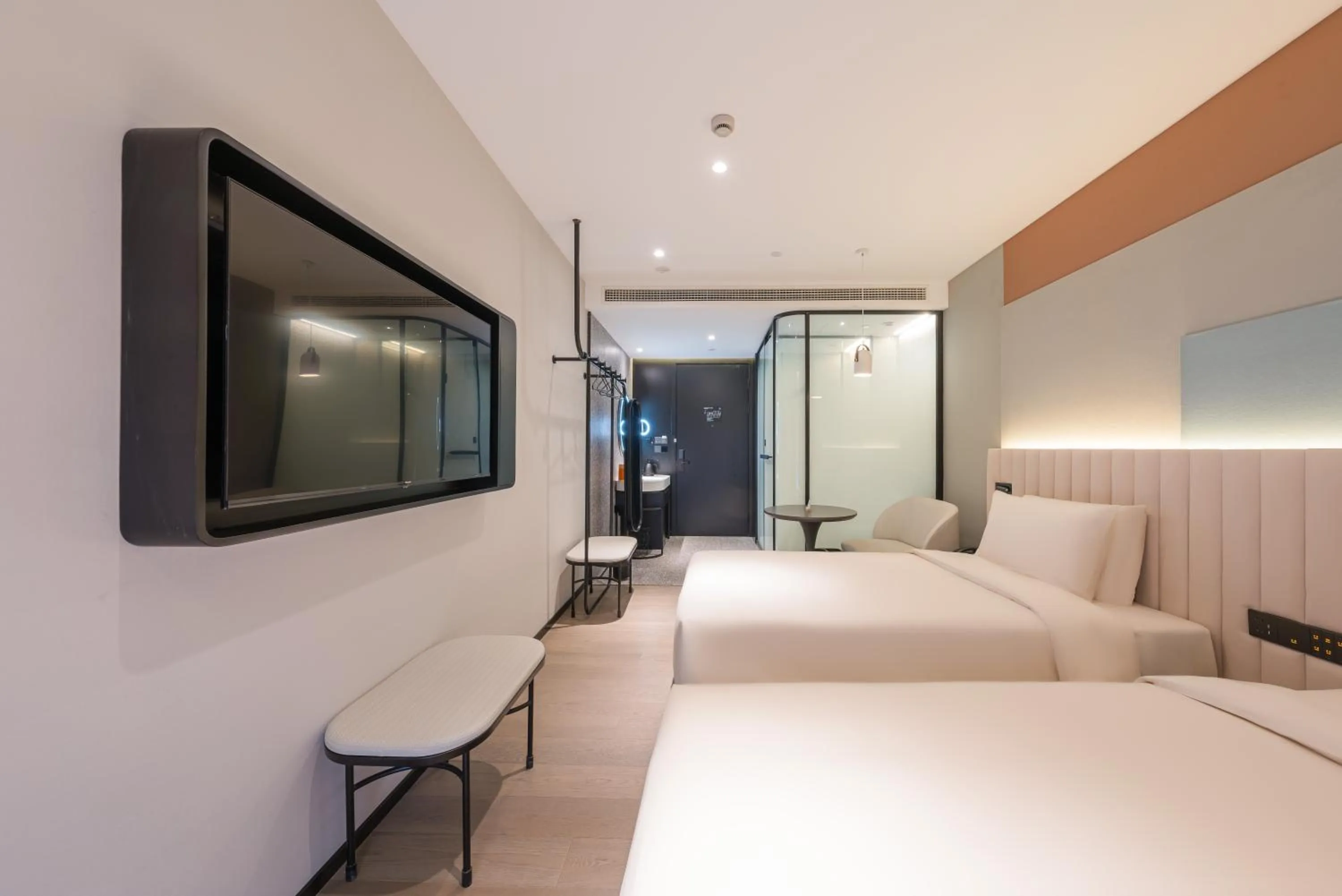 Photo of the whole room, Bed in Atour X Shanghai Jing'an huashanlu Temple