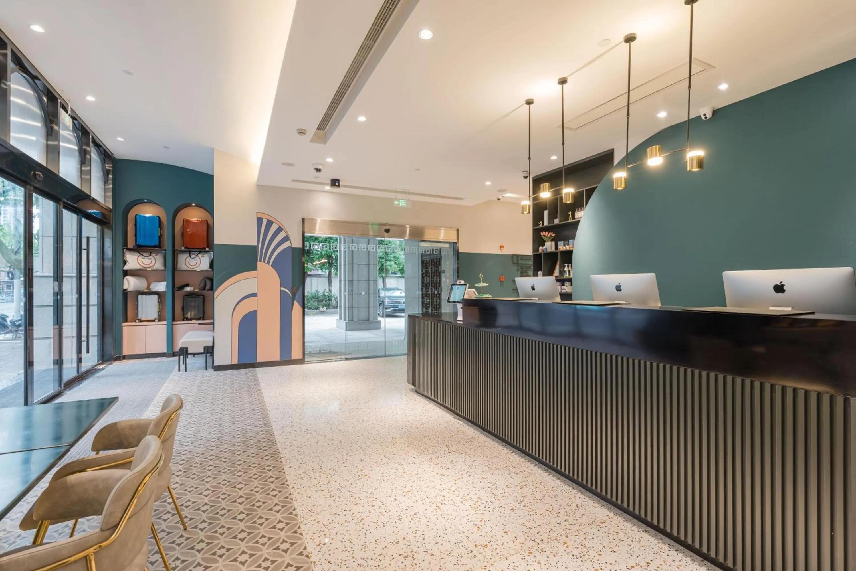 Seating area in Atour X Shanghai Jing'an huashanlu Temple