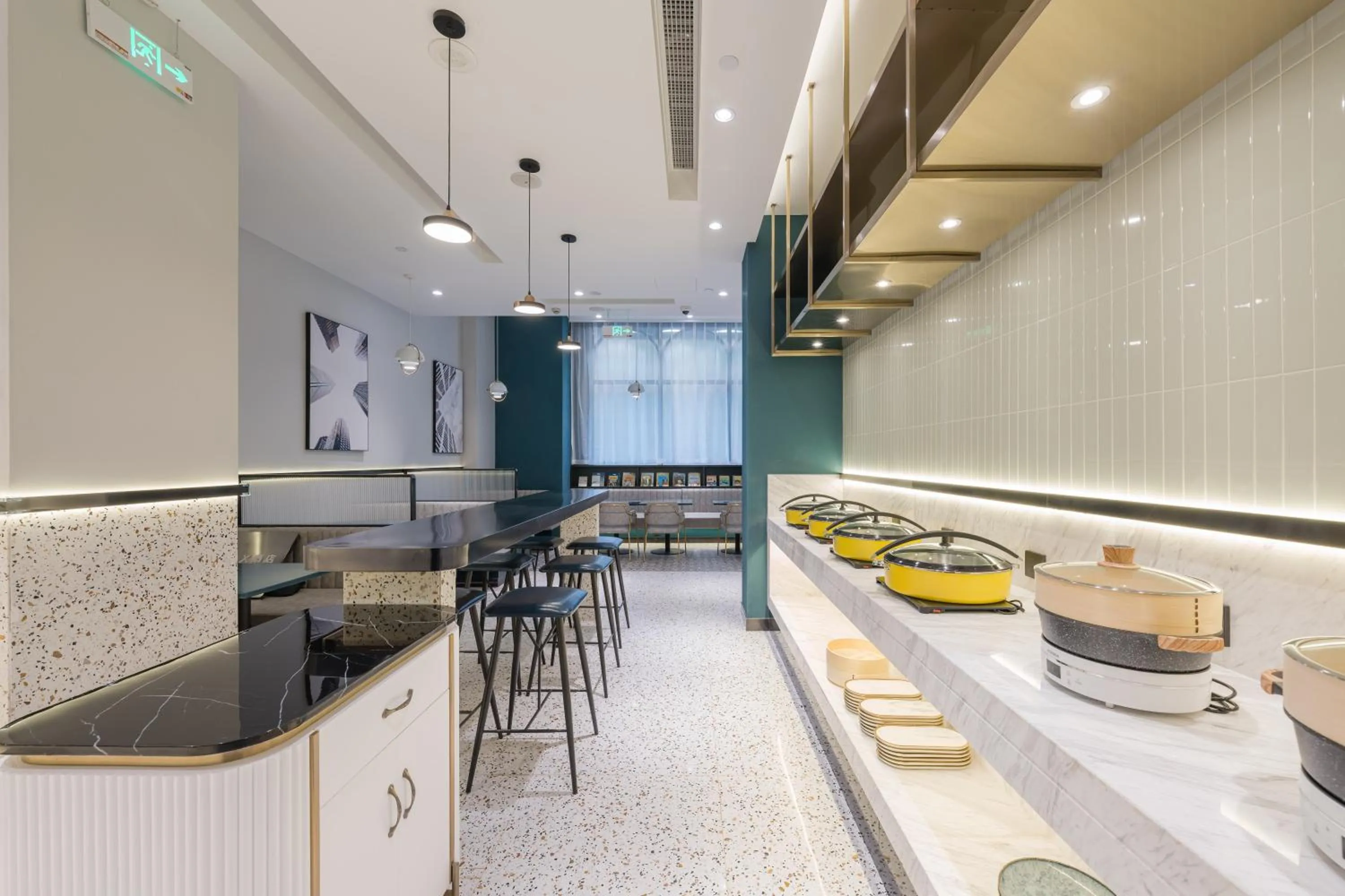 Restaurant/places to eat in Atour X Shanghai Jing'an huashanlu Temple