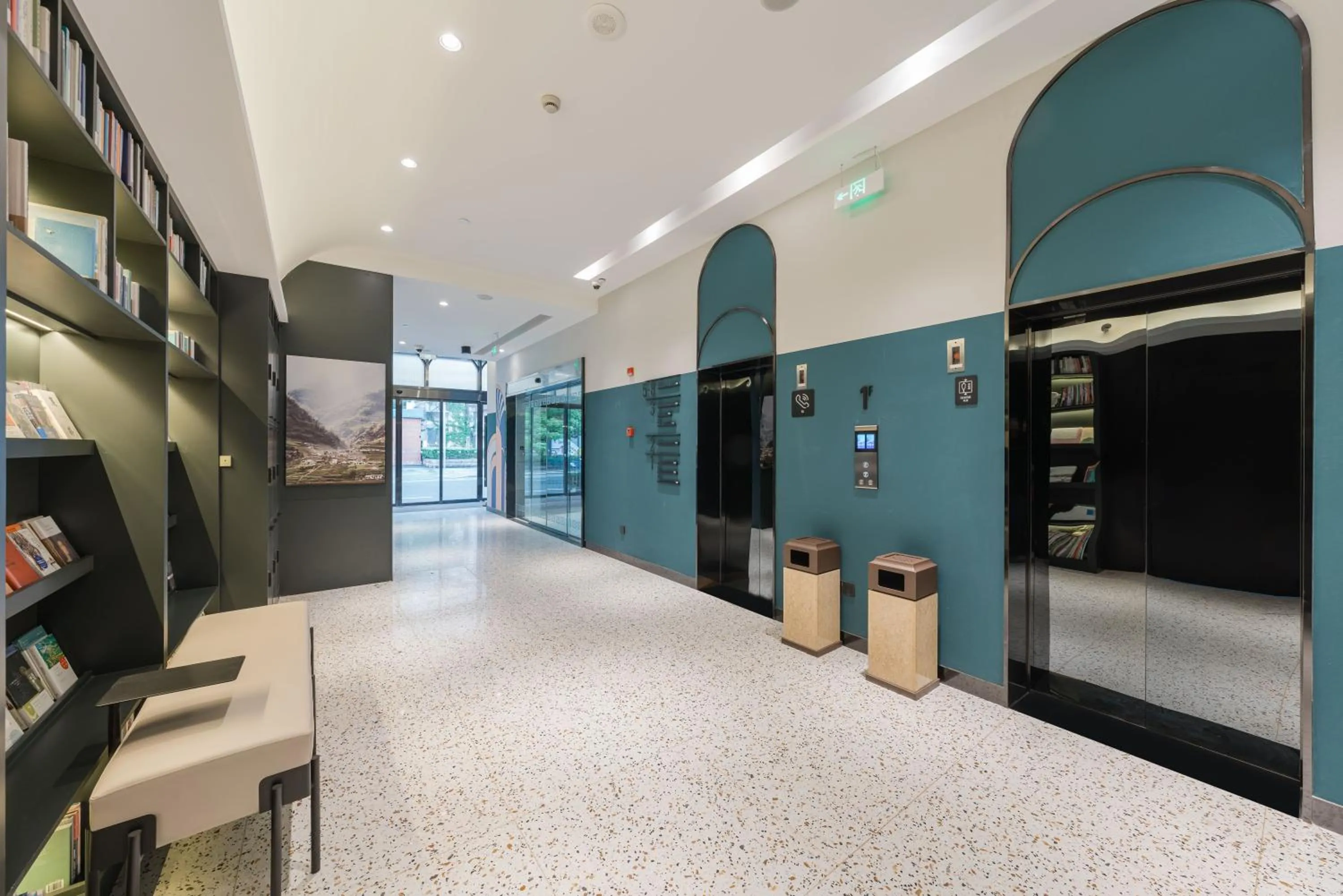 Lobby or reception in Atour X Shanghai Jing'an huashanlu Temple