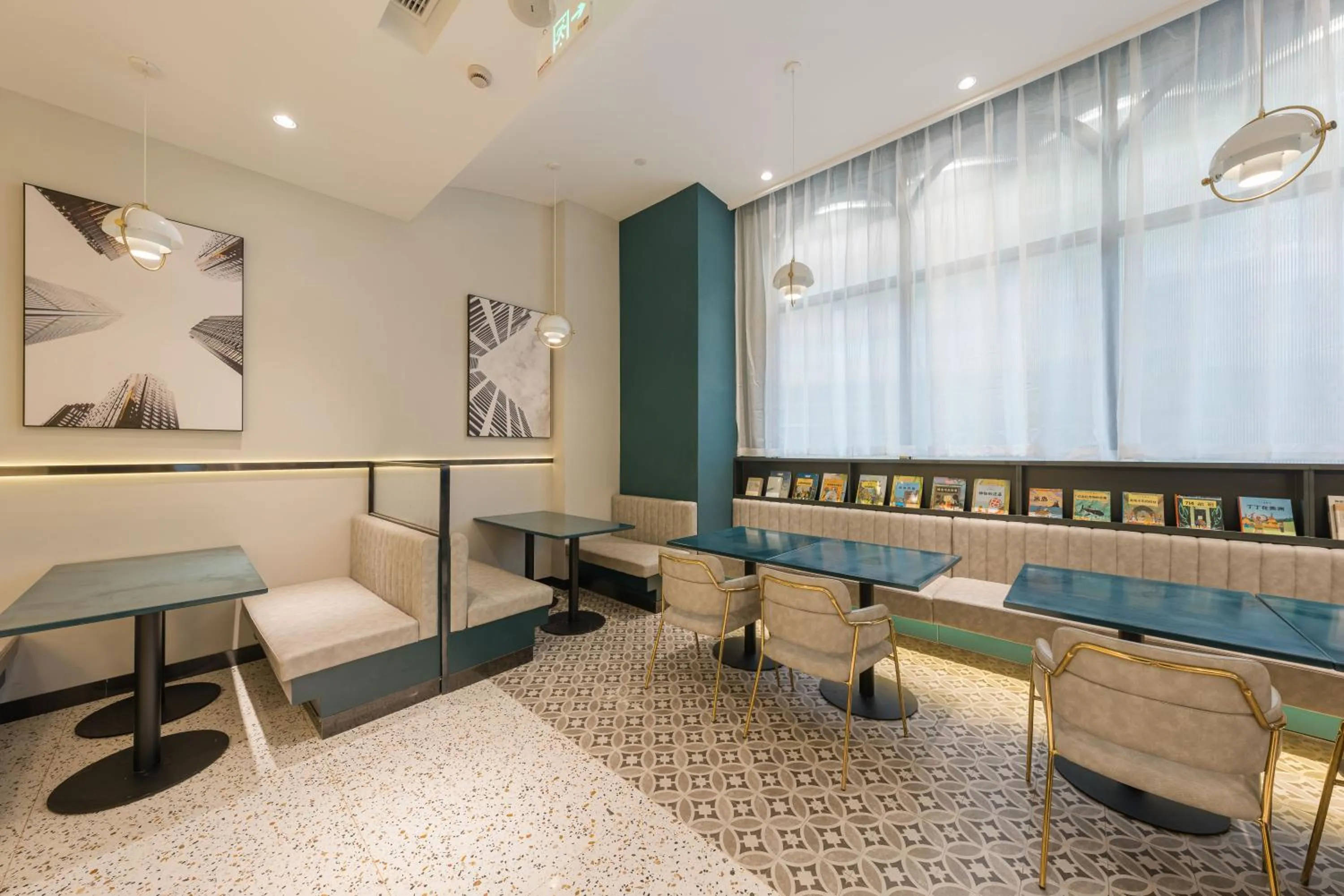 Seating area in Atour X Shanghai Jing'an huashanlu Temple