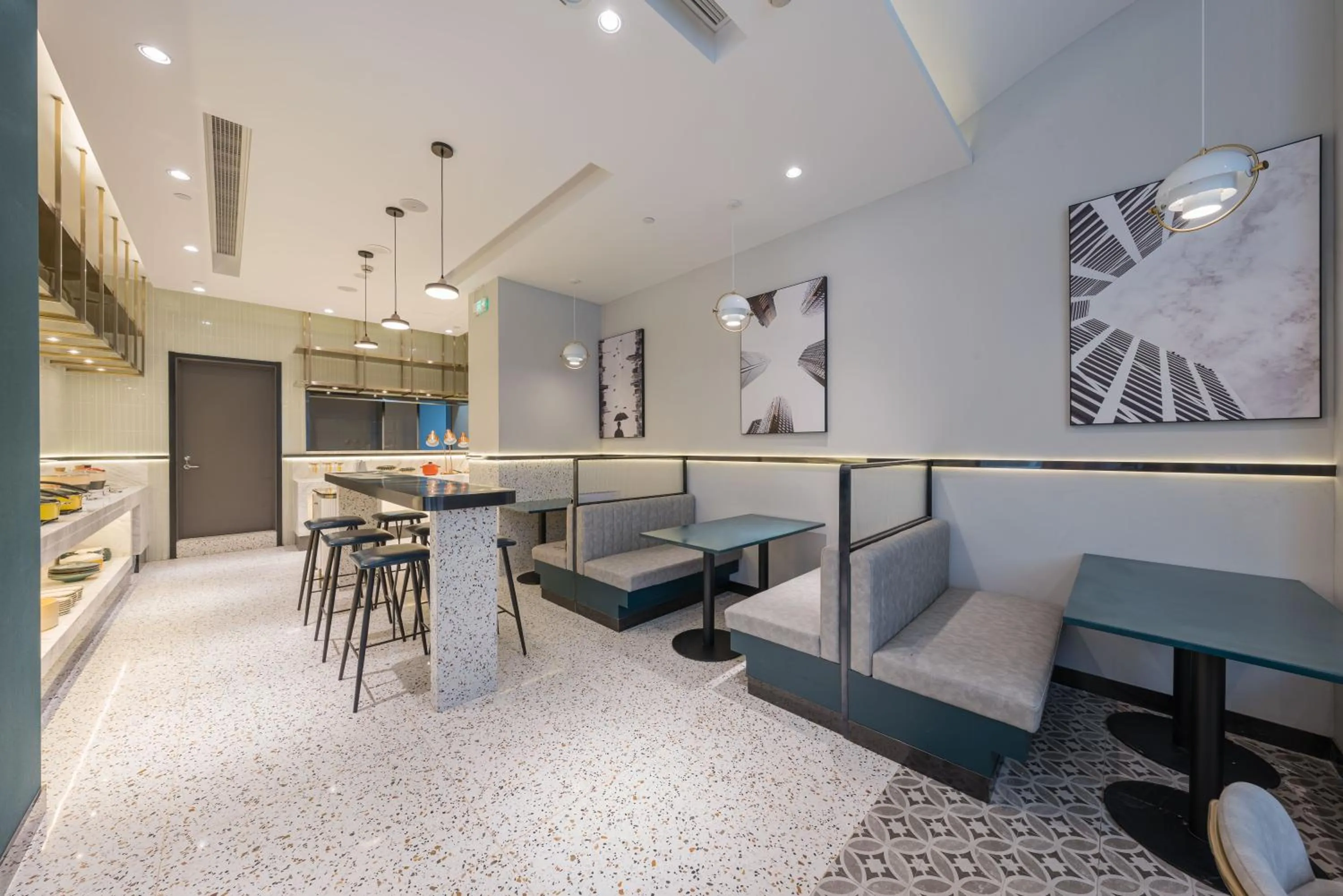 Dining area in Atour X Shanghai Jing'an huashanlu Temple