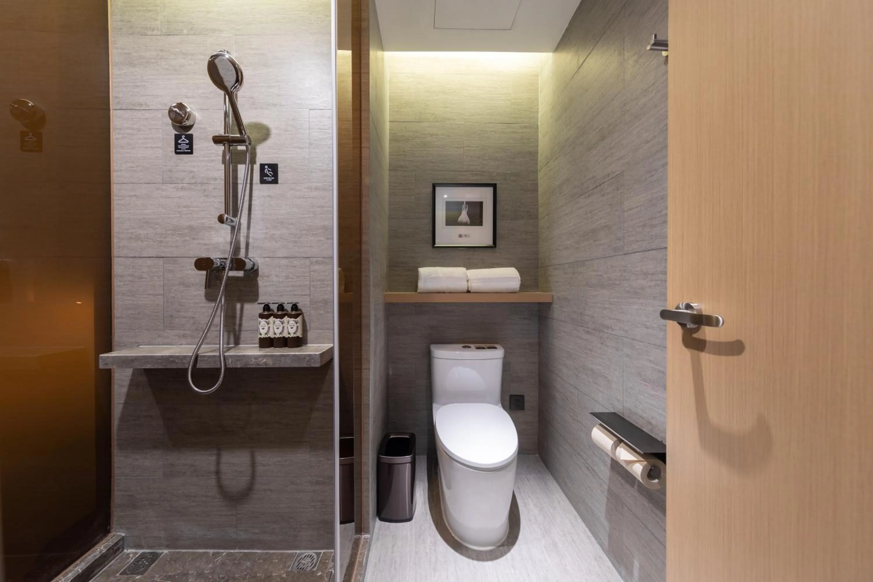 Shower in Atour Hotel Nanchang Aixi Lake