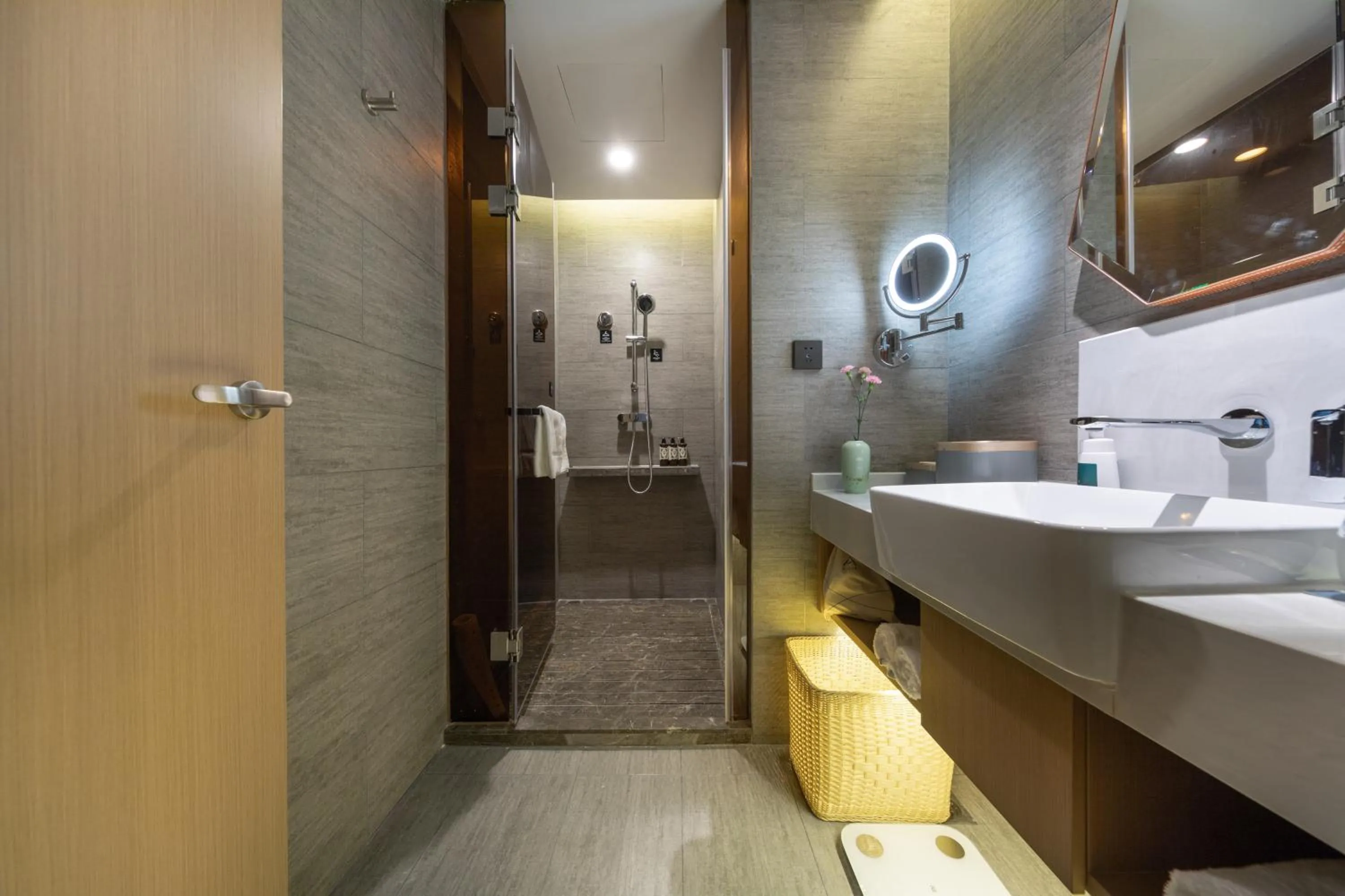 Shower in Atour Hotel Nanchang Aixi Lake