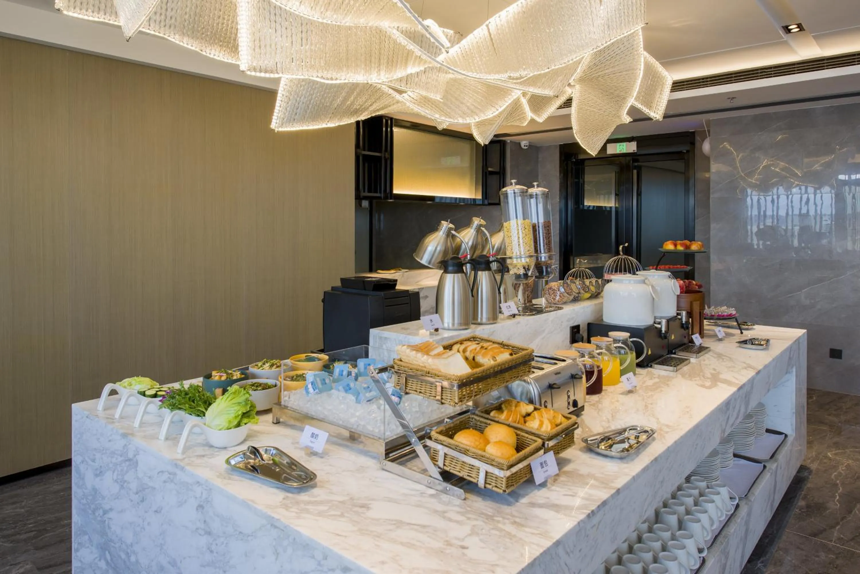 Restaurant/places to eat in Atour Hotel Guangzhou Huadu Financial Center