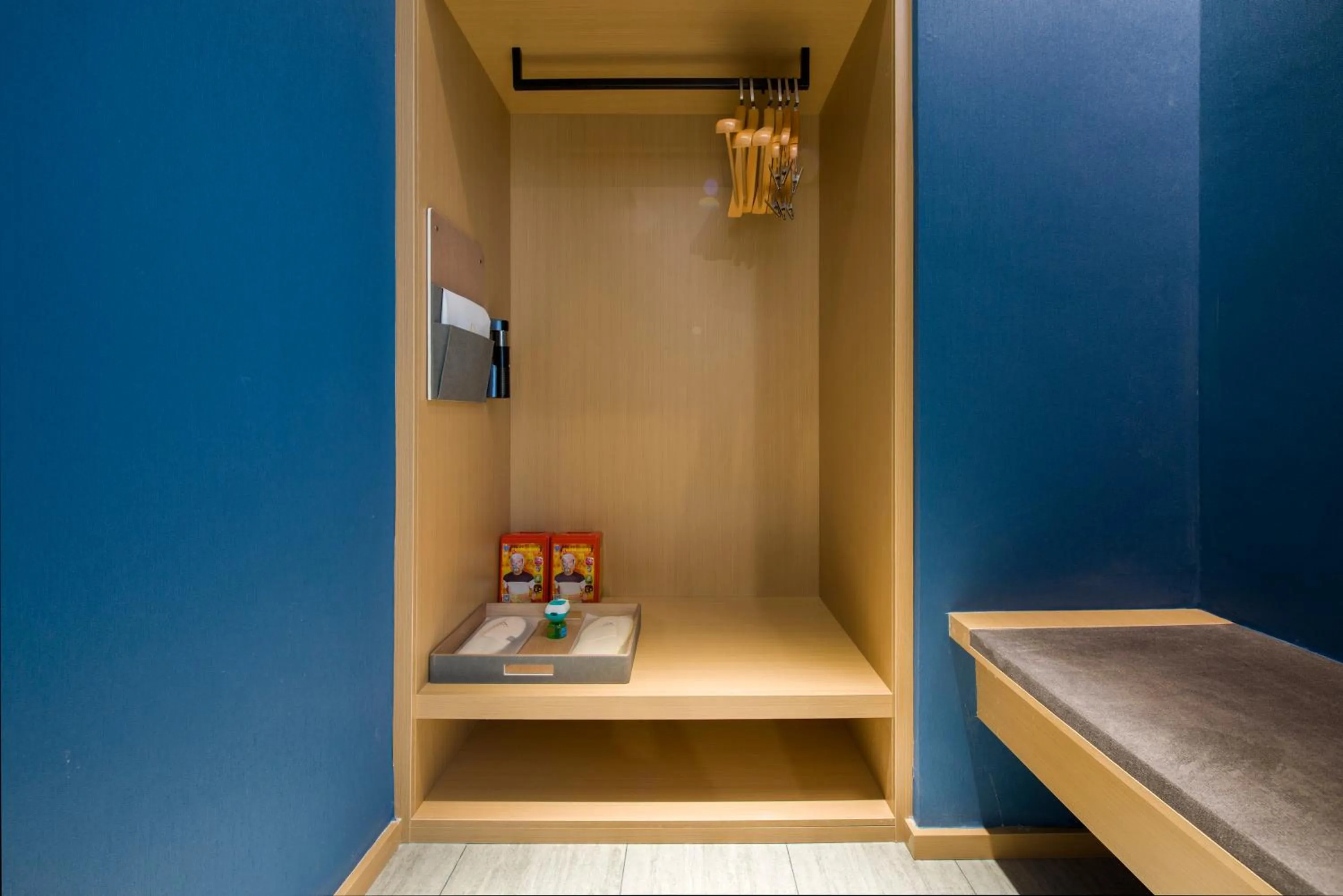 wardrobe in Atour Hotel Guangzhou Huadu Financial Center
