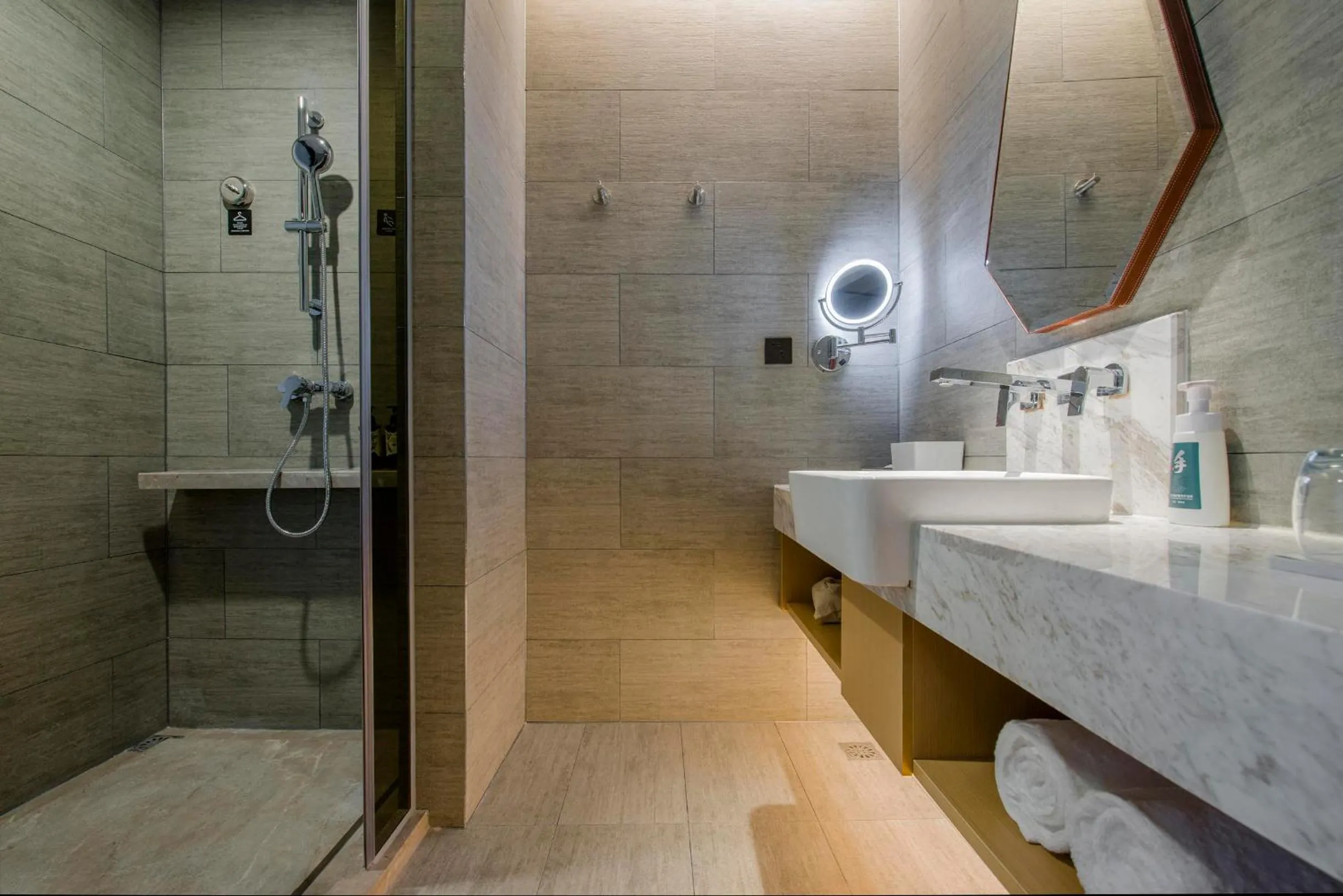Shower in Atour Hotel Guangzhou Huadu Financial Center