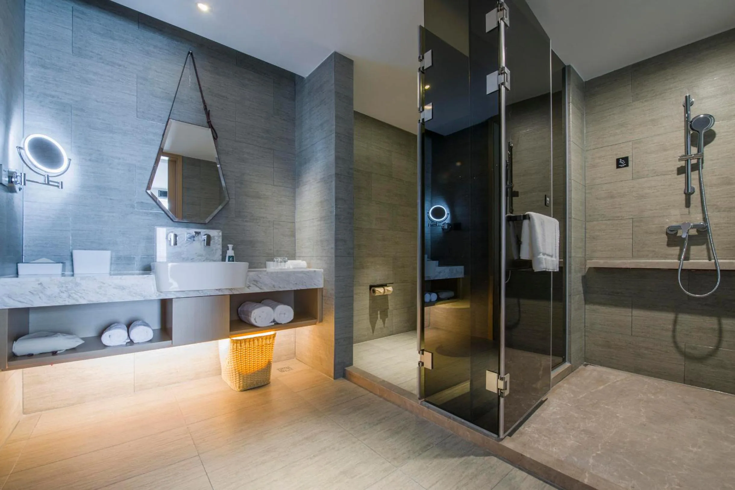 Shower in Atour Hotel Guangzhou Huadu Financial Center
