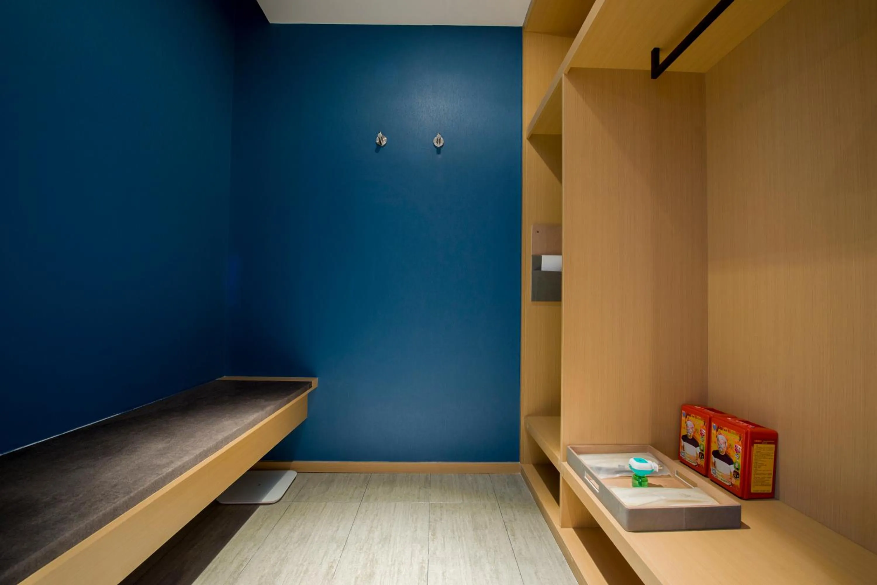 wardrobe, Bed in Atour Hotel Guangzhou Huadu Financial Center