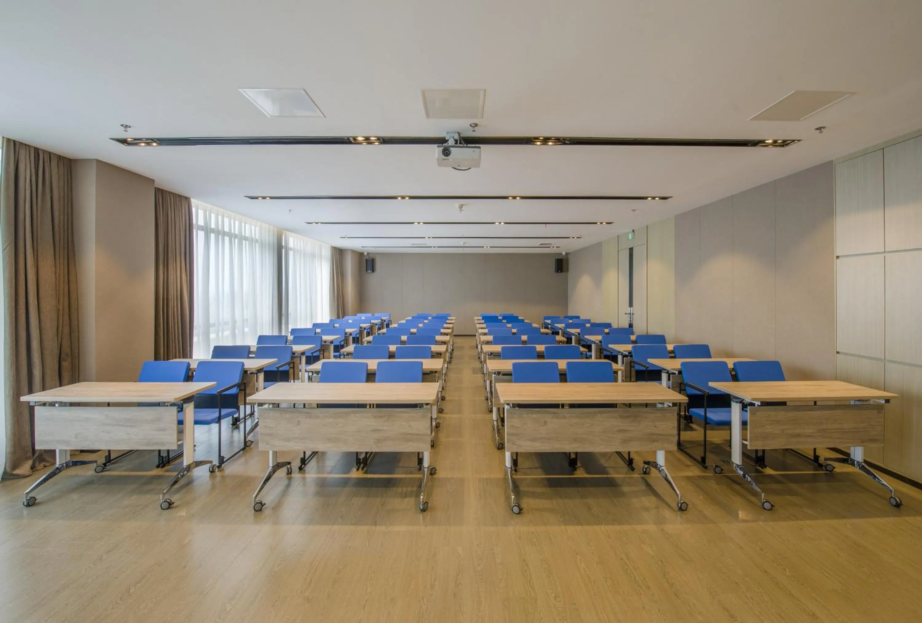 Business facilities in Atour Hotel Guangzhou Huadu Financial Center
