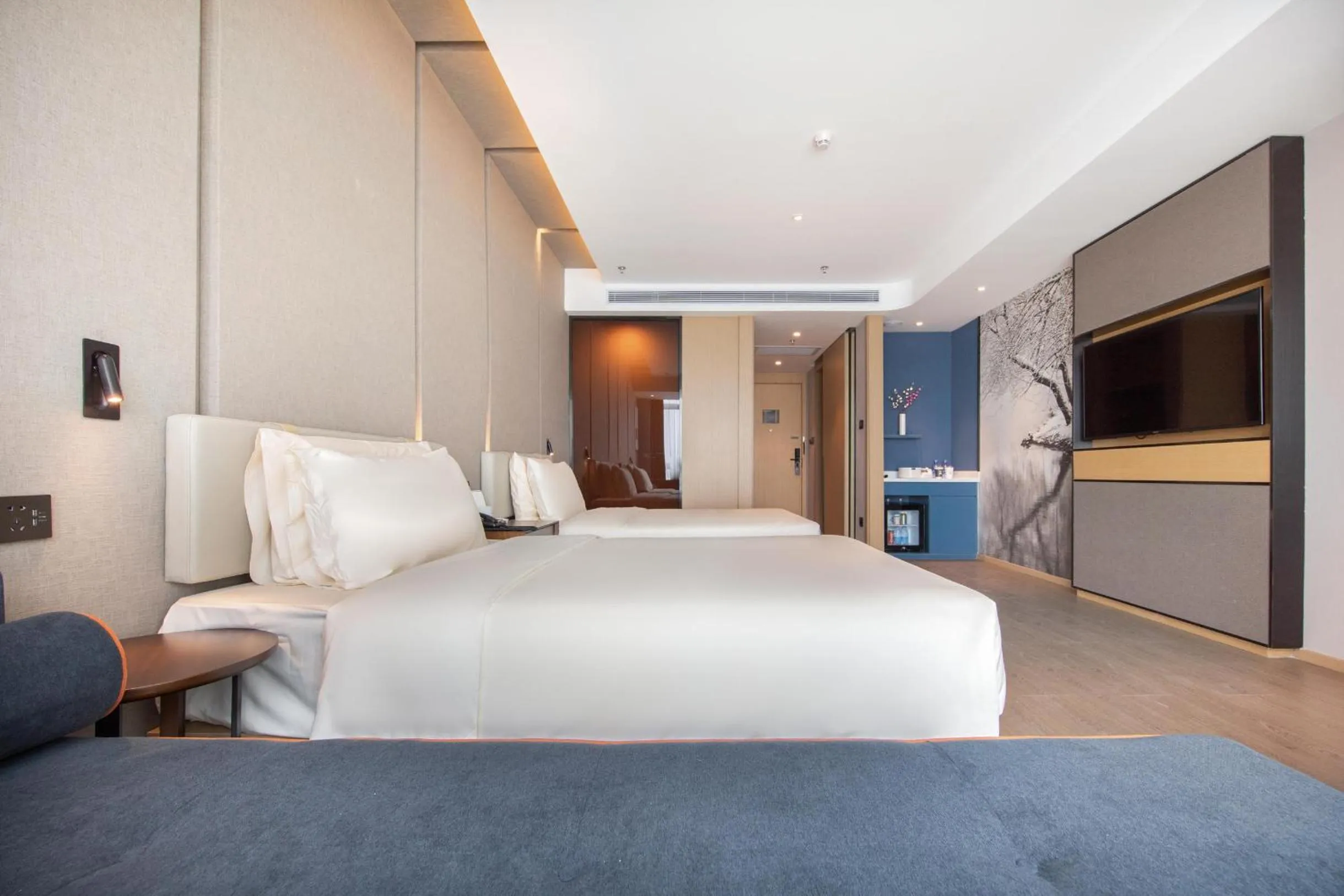 Photo of the whole room, Bed in Atour S Shenzhen Nanshan