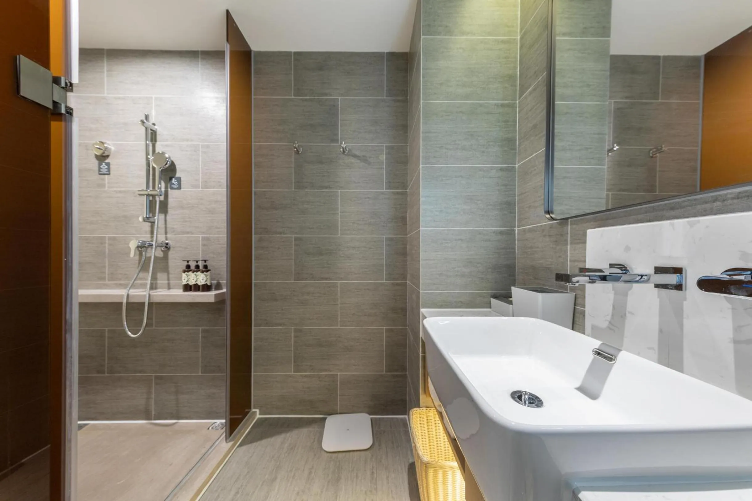 Shower in Atour S Shenzhen Nanshan