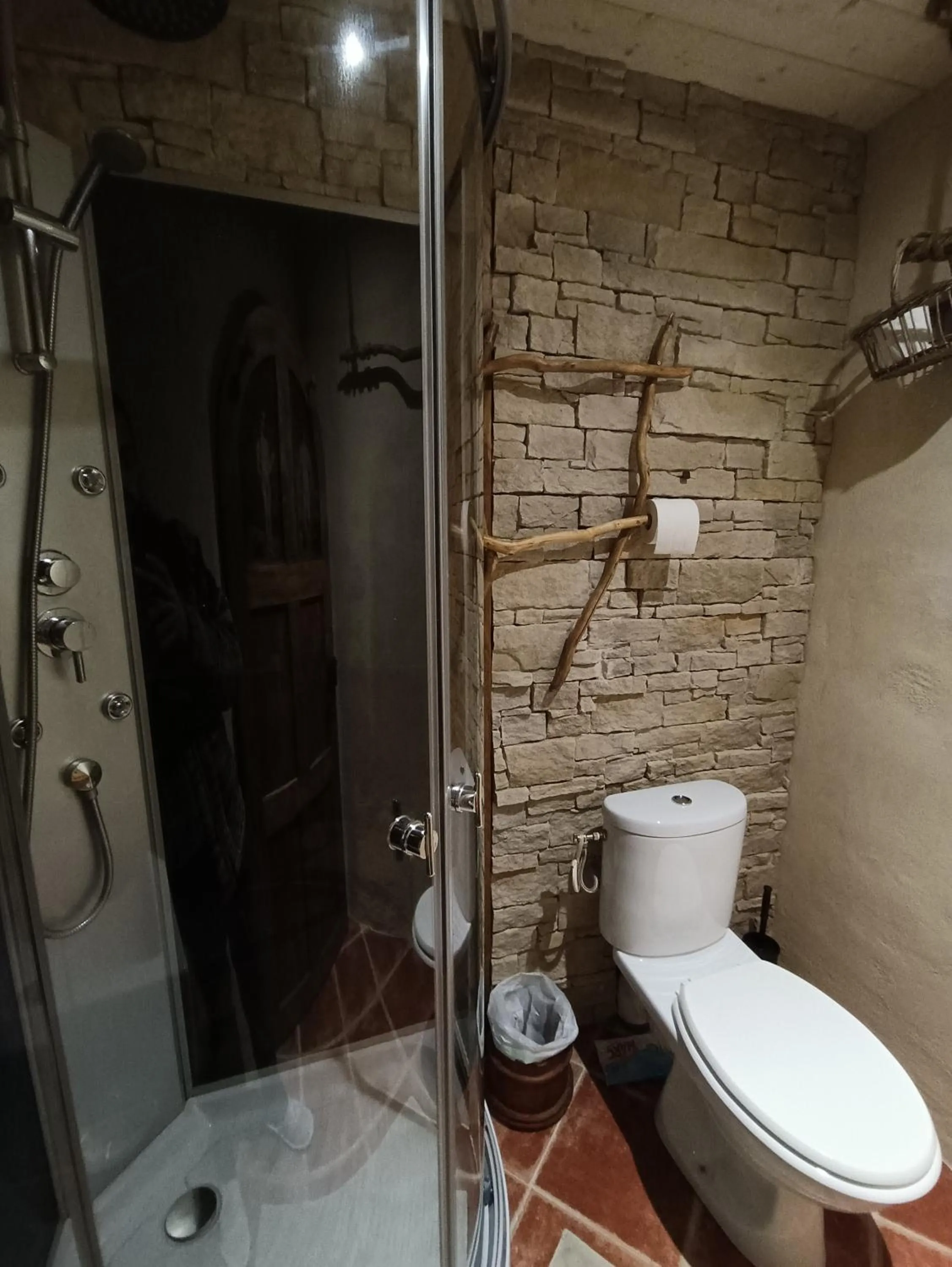 Toilet in LE DOMAINE DU SENS