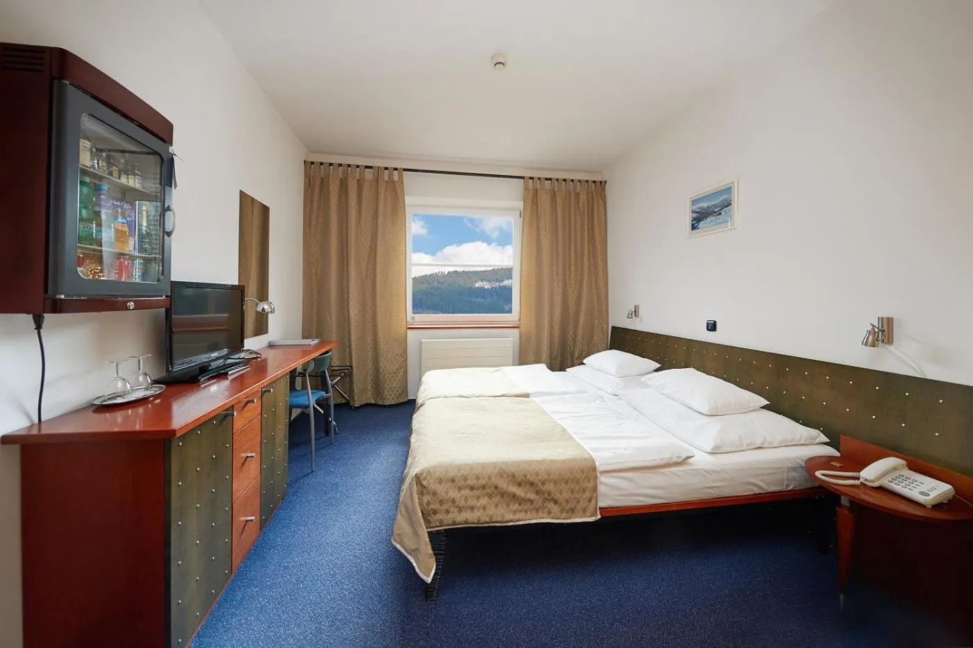 Photo of the whole room, Bed in Hotel Horizont