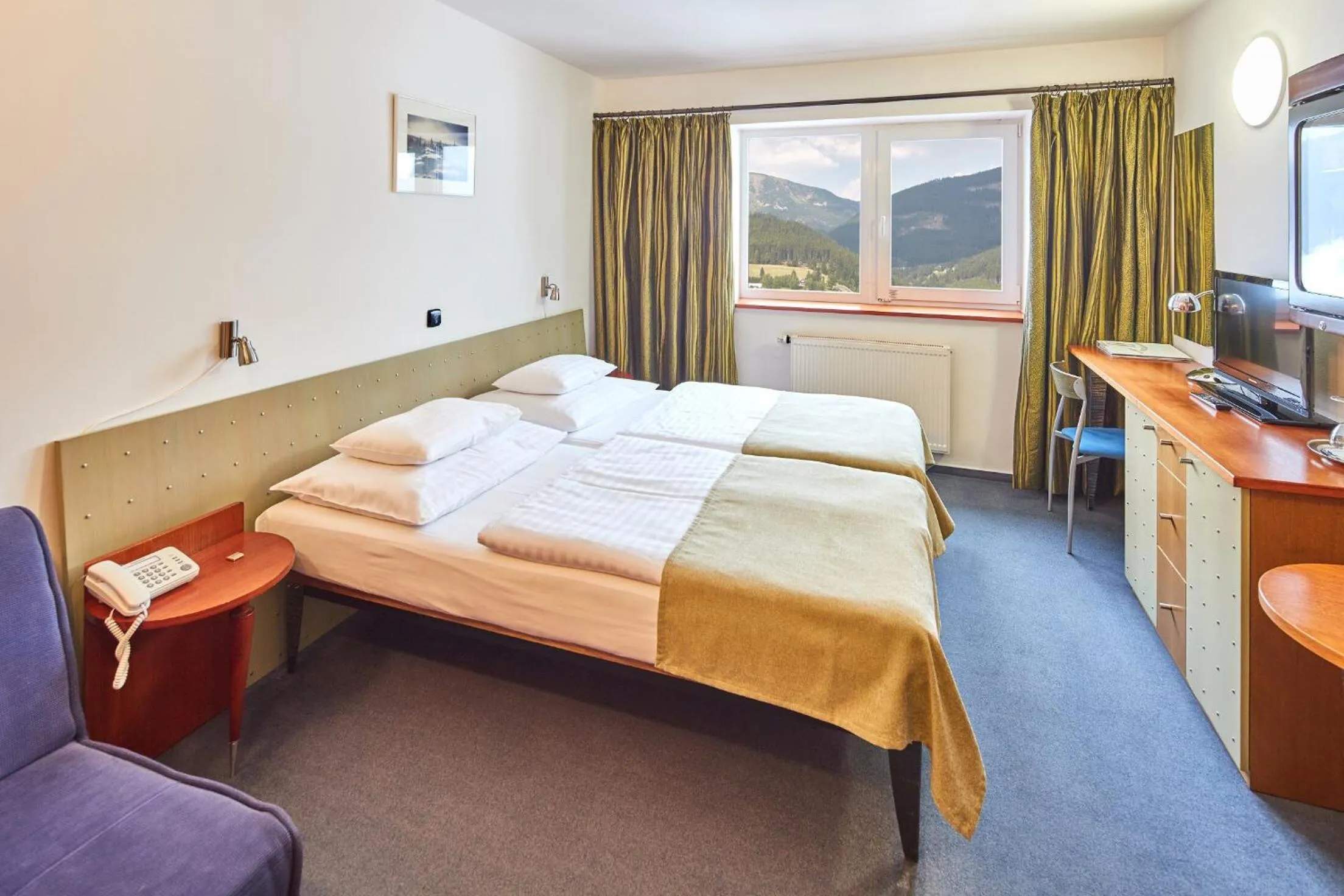 Bedroom, Bed in Hotel Horizont