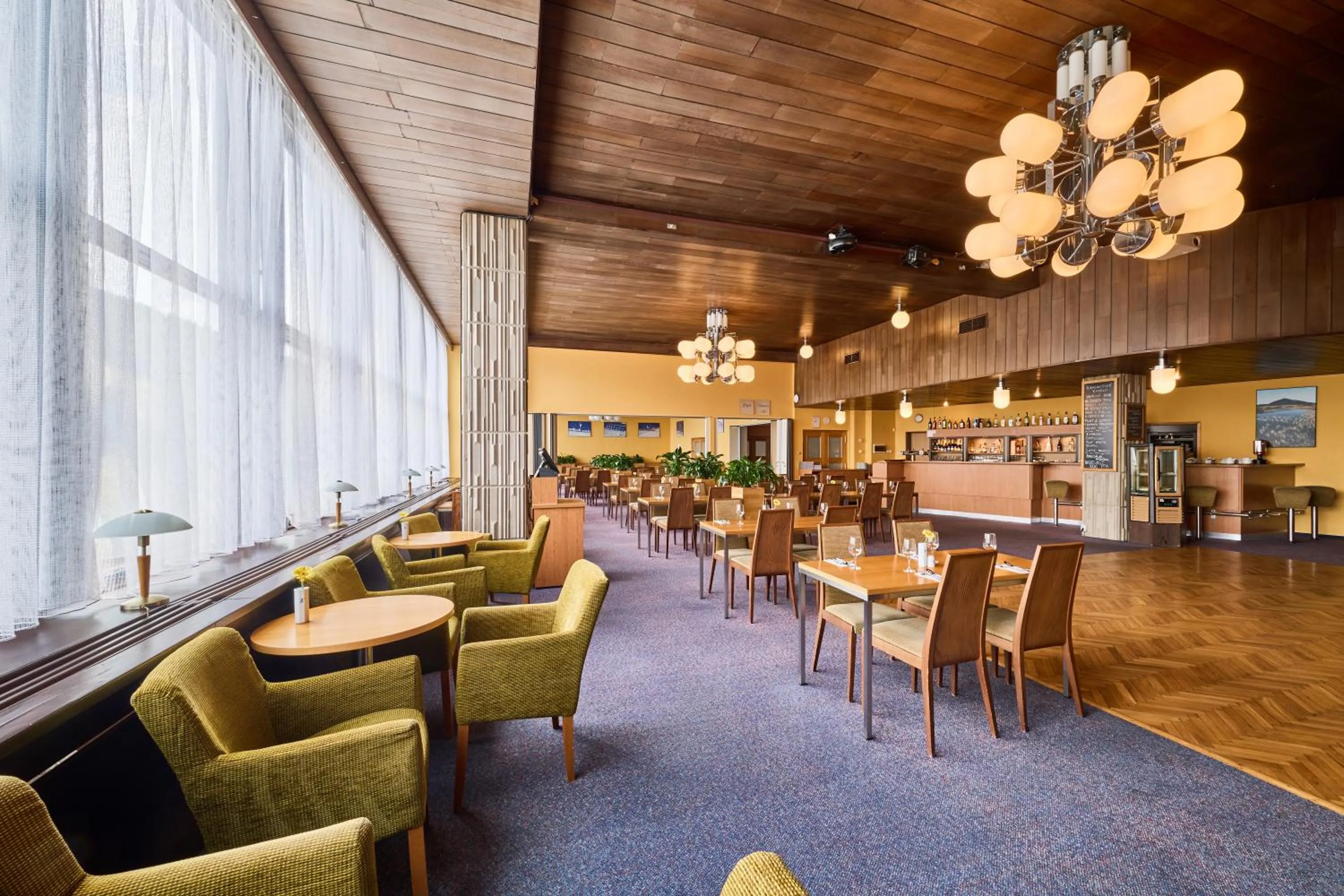 Restaurant/places to eat in Hotel Horizont