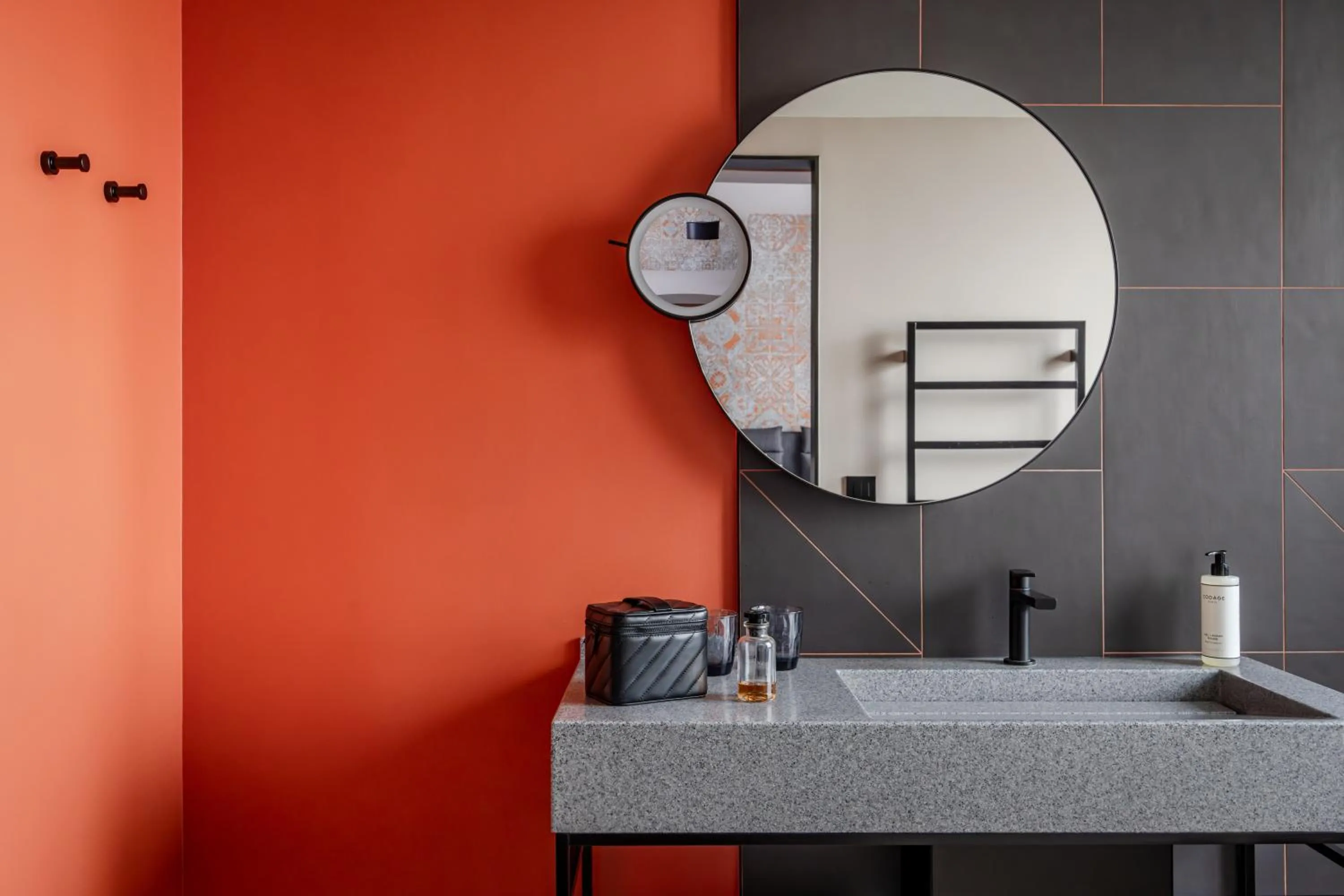 Bathroom in Hôtel LÉONOR the place to live